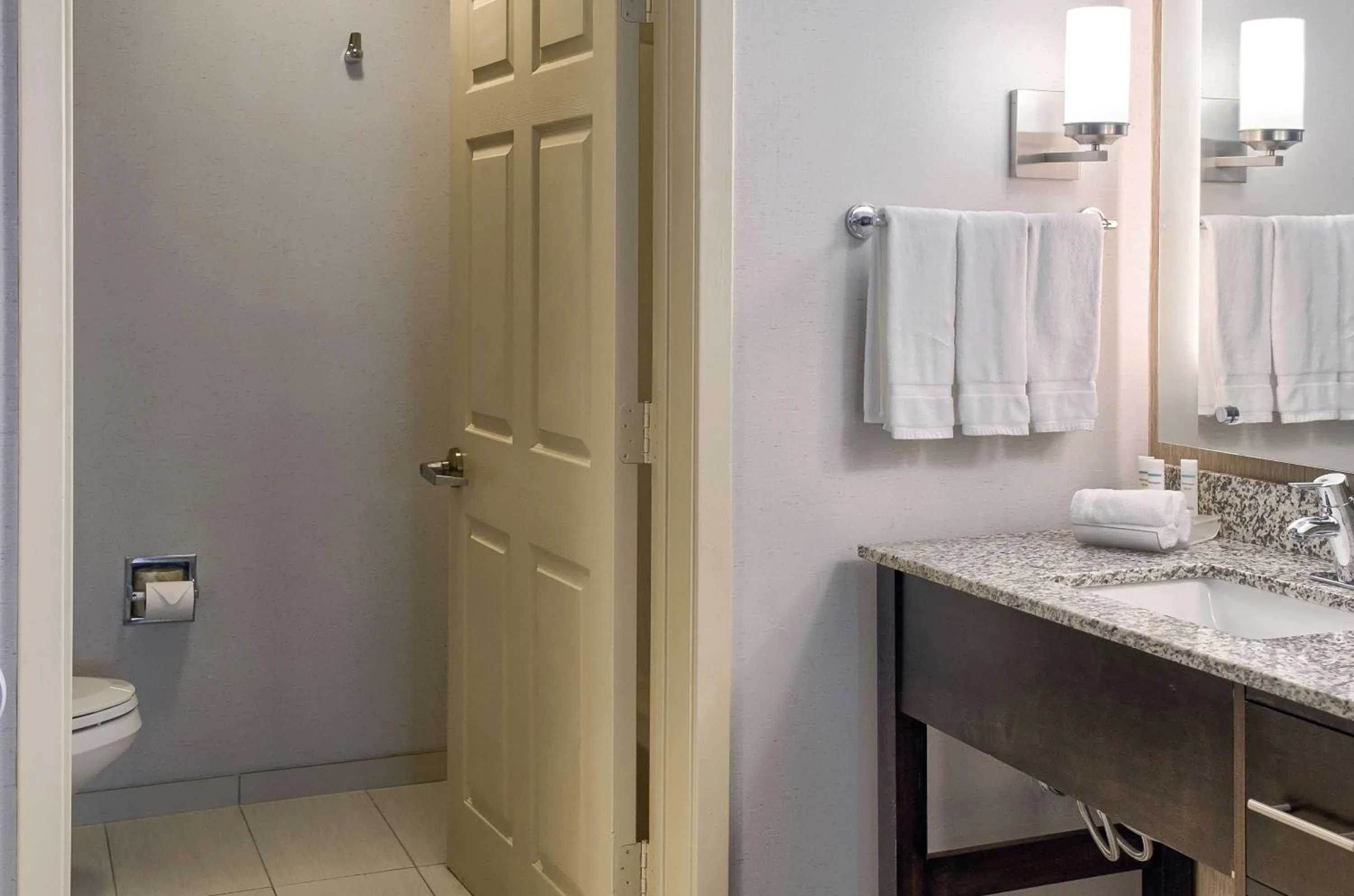 Bathroom in Homewood Suites by Hilton Mobile Airport-University Area