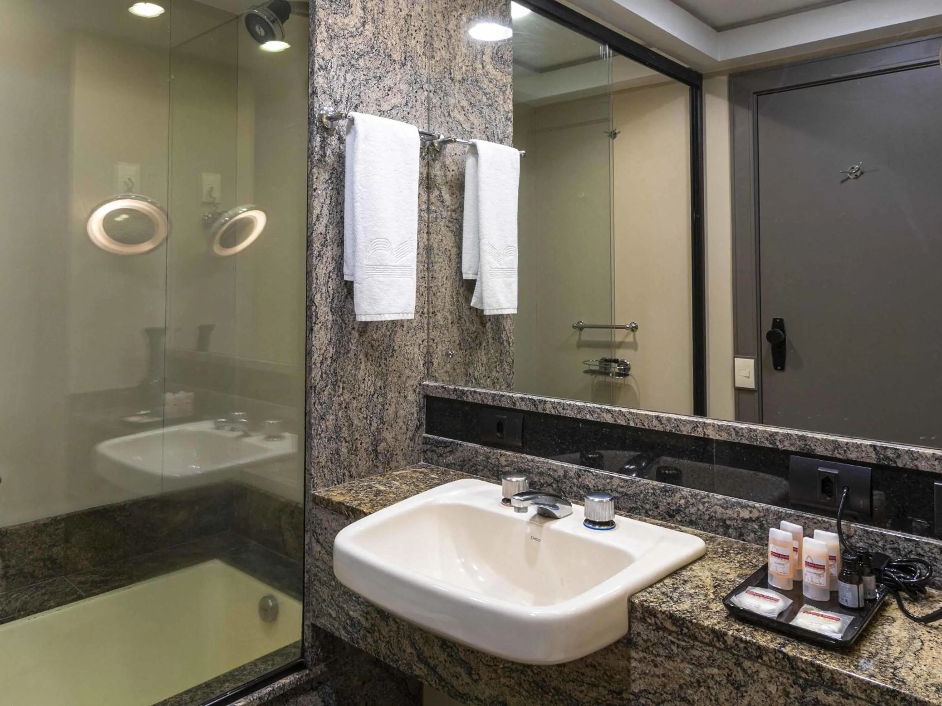 Bedroom in Grand Mercure Curitiba Rayon