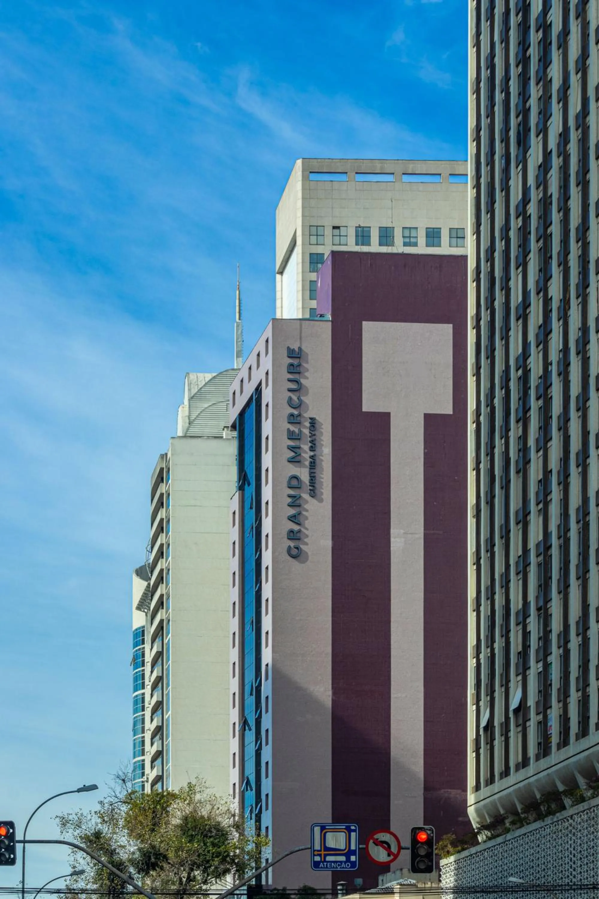 Facade/entrance in Grand Mercure Curitiba Rayon