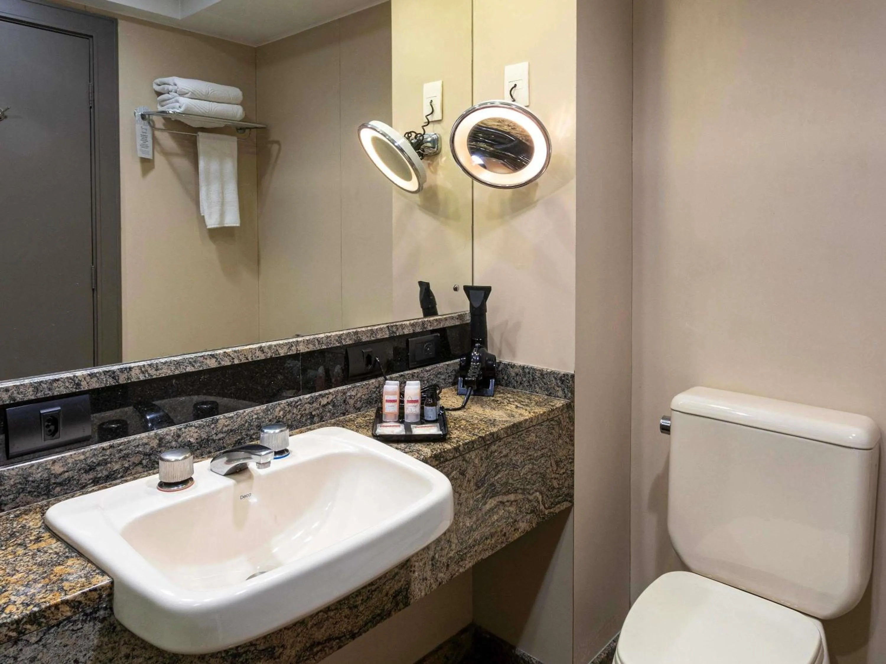 Bedroom in Grand Mercure Curitiba Rayon