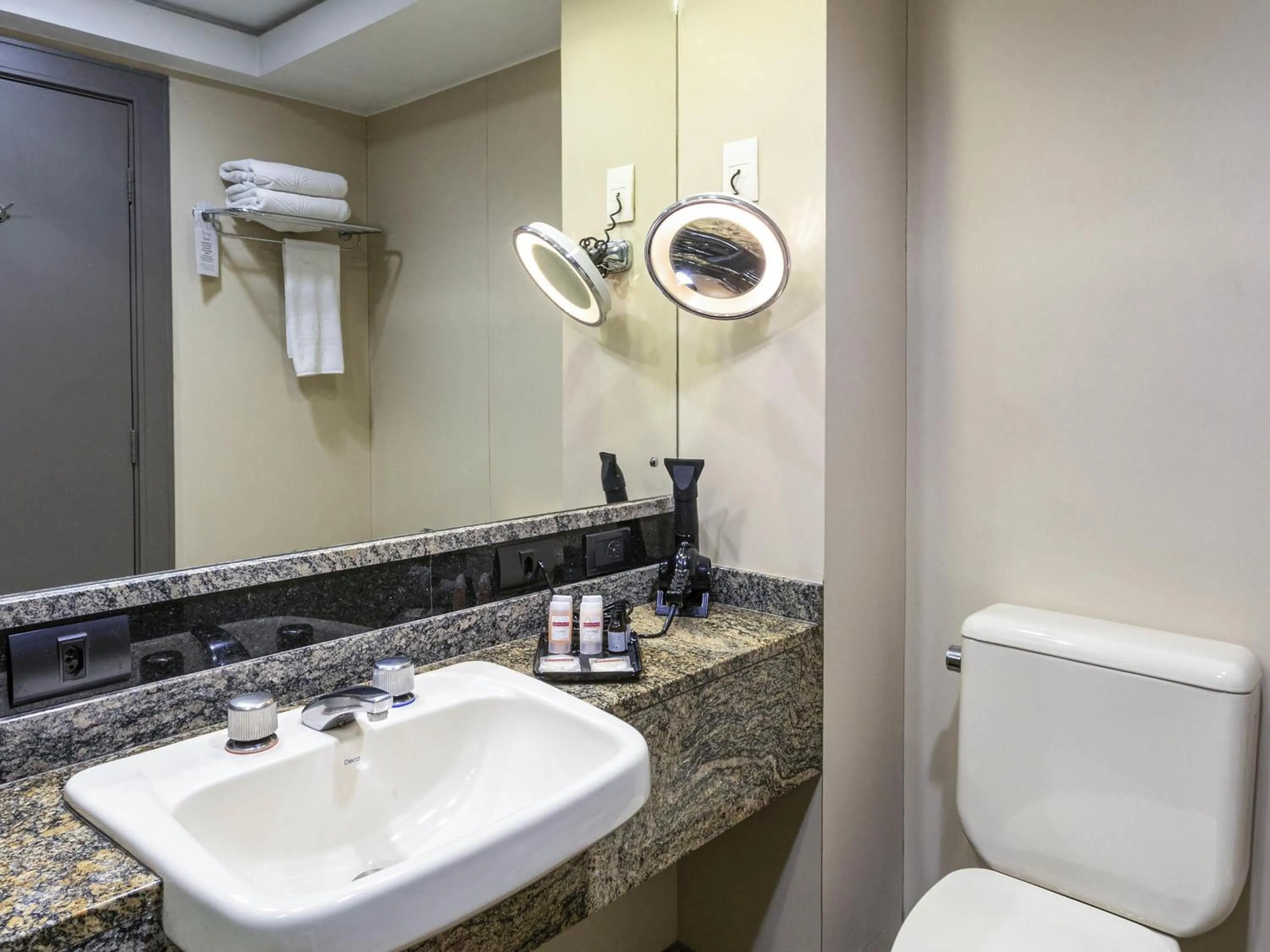 Bedroom in Grand Mercure Curitiba Rayon