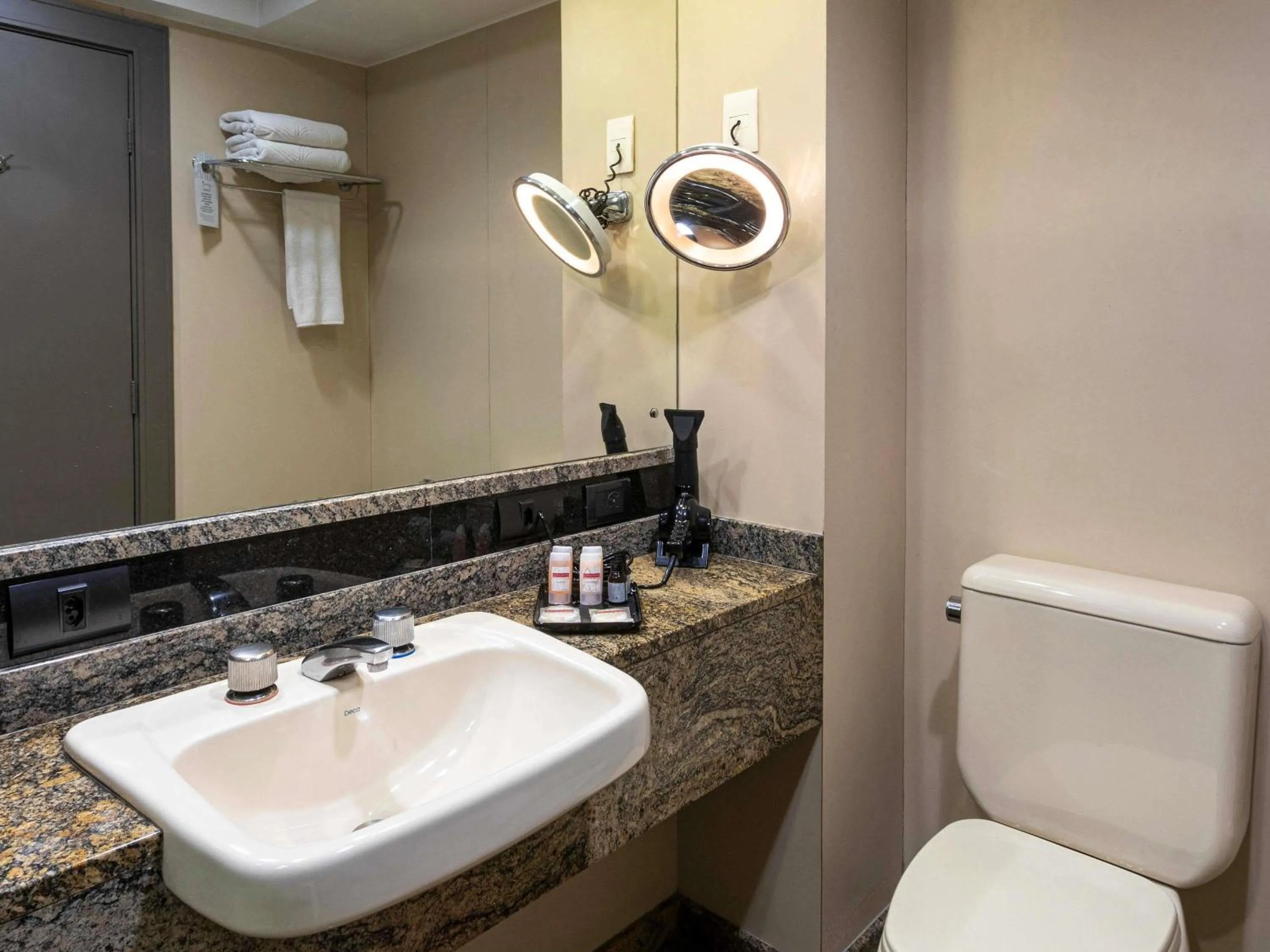 Bedroom in Grand Mercure Curitiba Rayon