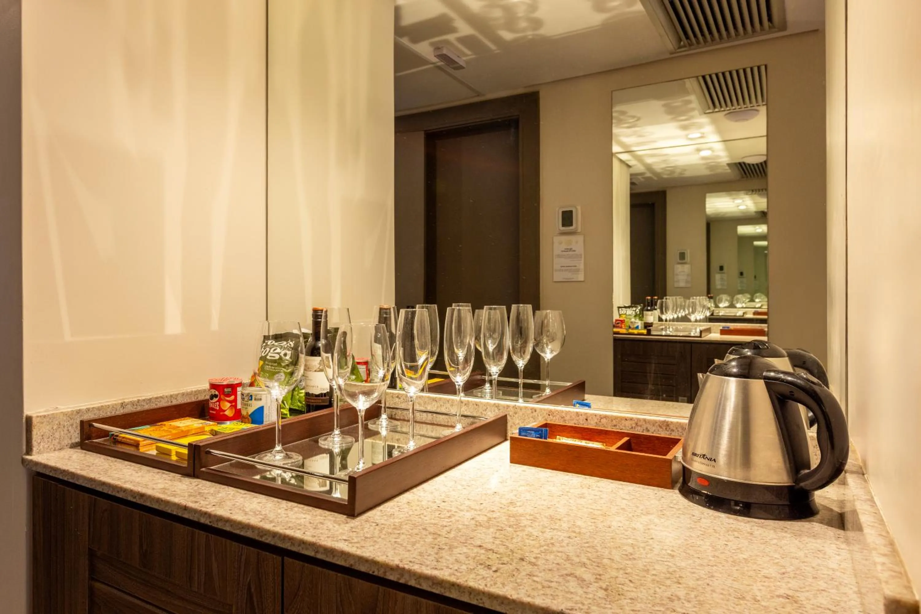 minibar in Grand Mercure Curitiba Rayon