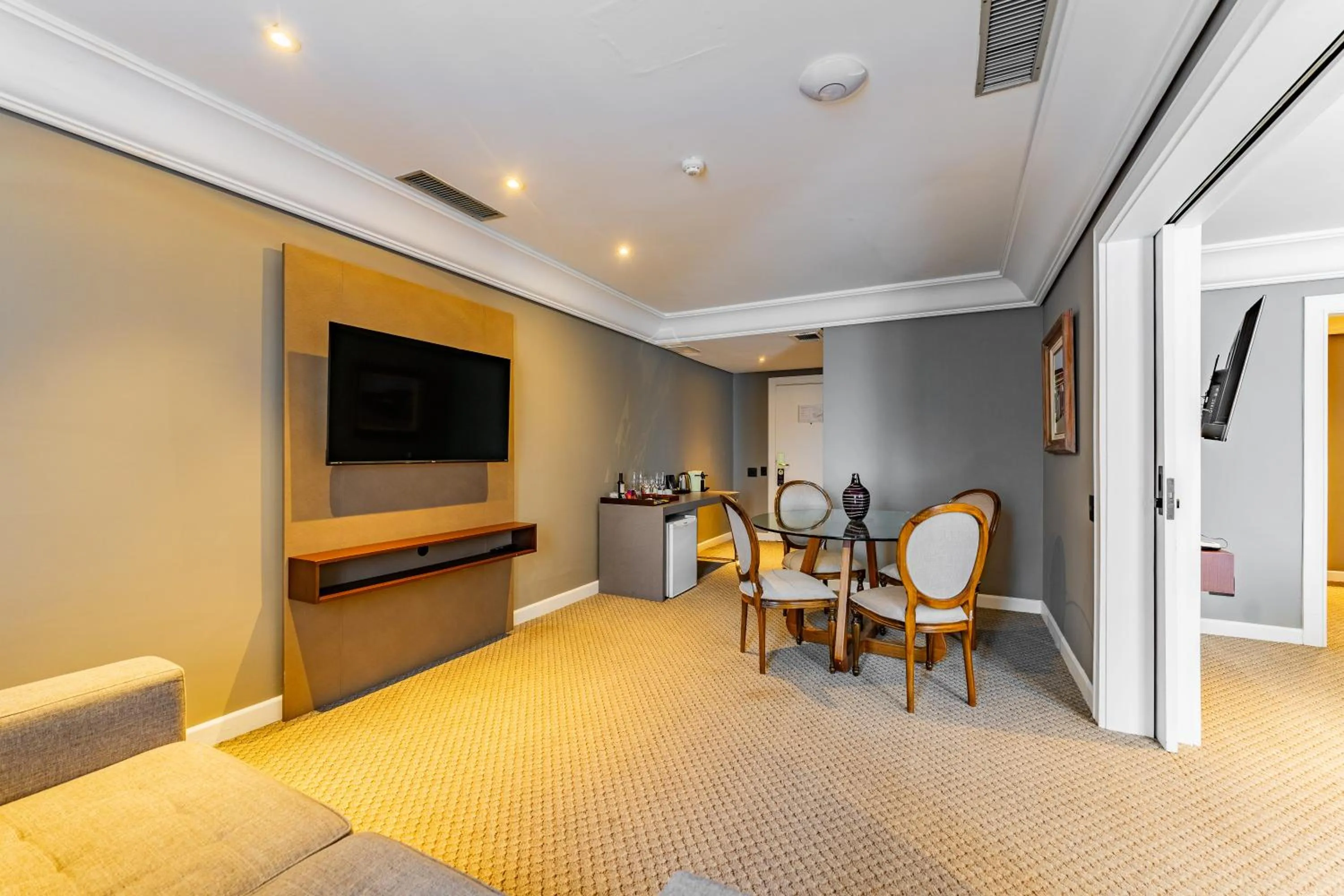 Communal lounge/ TV room in Grand Mercure Curitiba Rayon