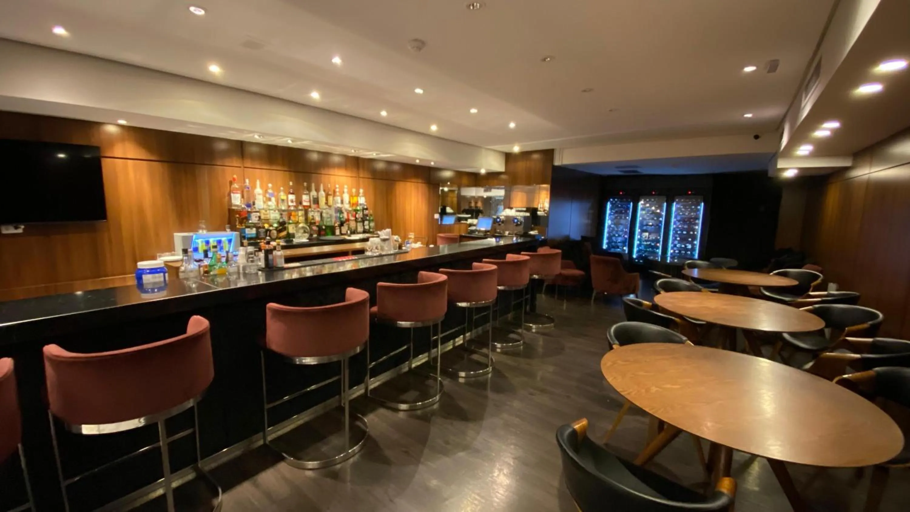 Restaurant/places to eat in Grand Mercure Curitiba Rayon