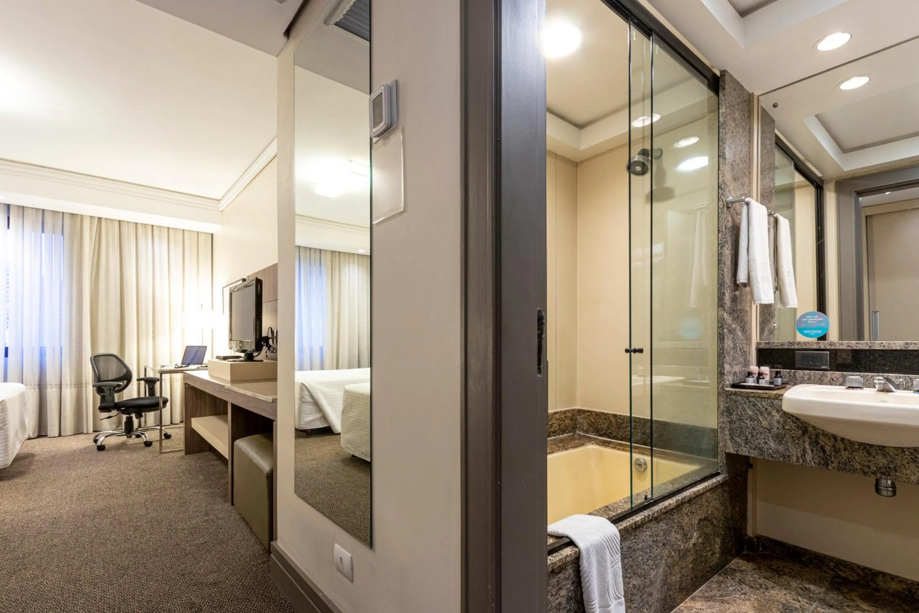 Bedroom, Bed in Grand Mercure Curitiba Rayon