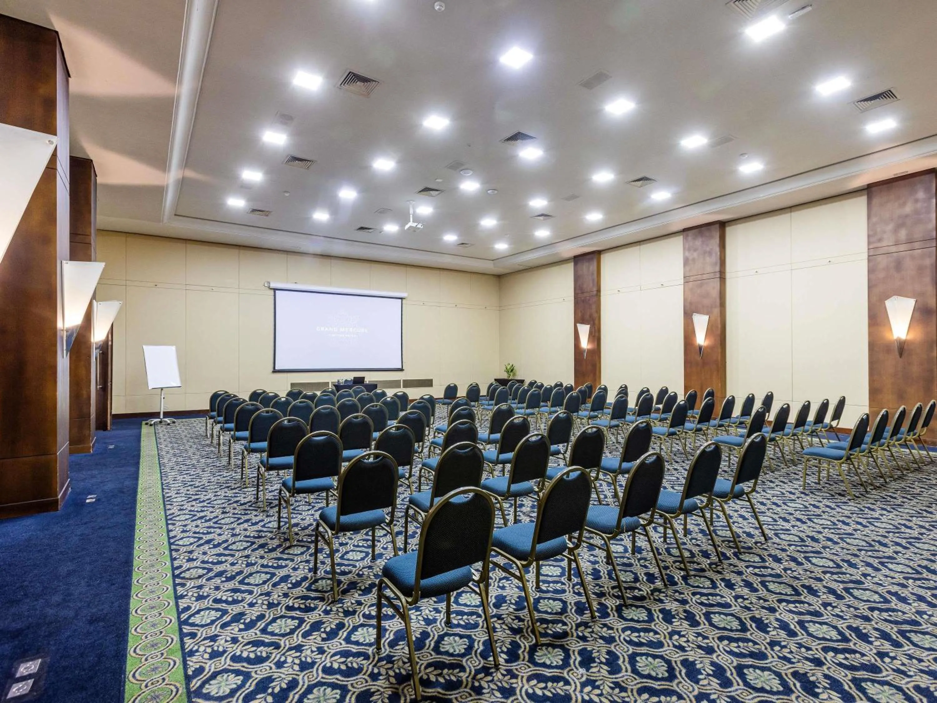 Meeting/conference room in Grand Mercure Curitiba Rayon