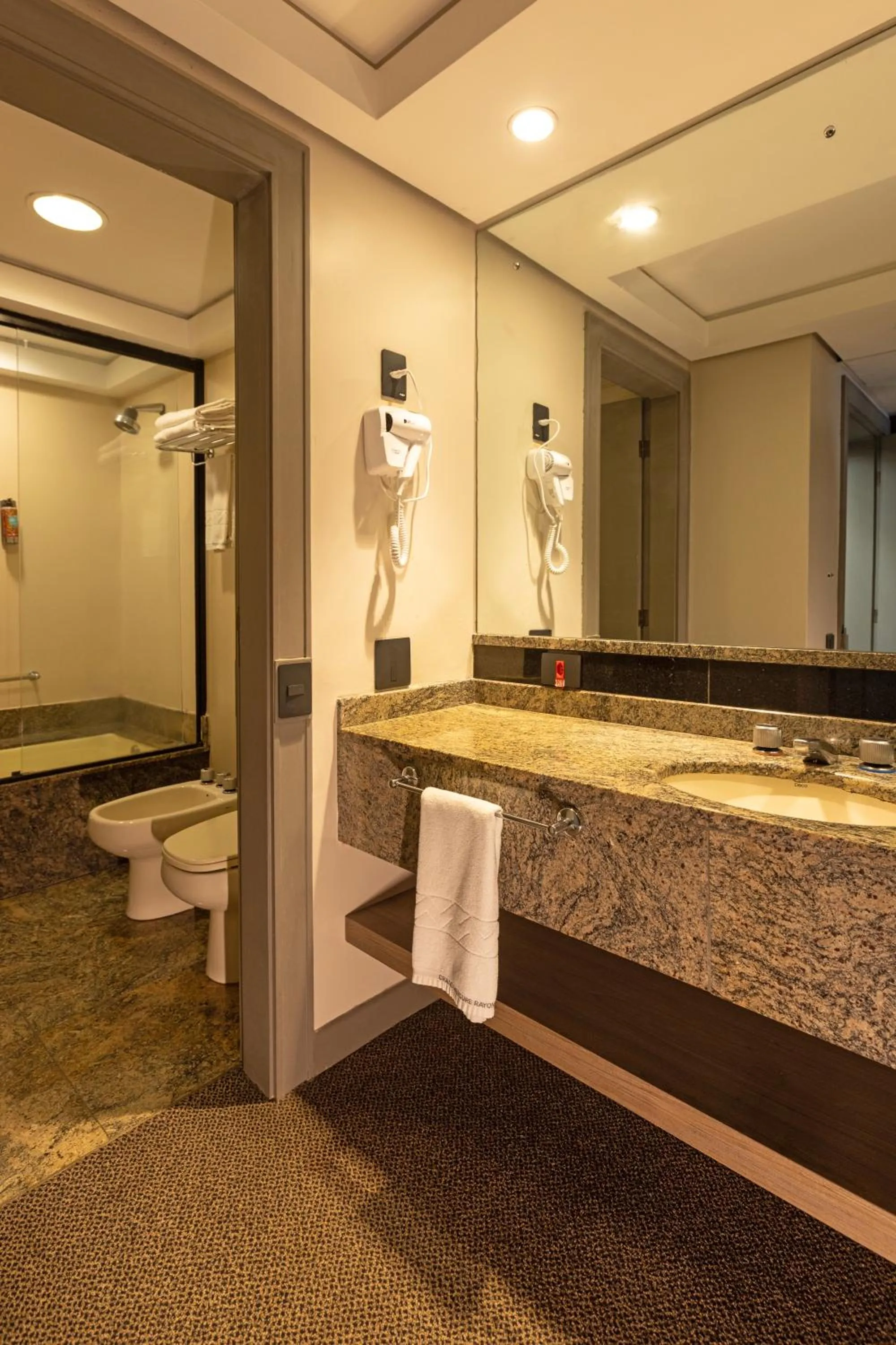 Bathroom in Grand Mercure Curitiba Rayon