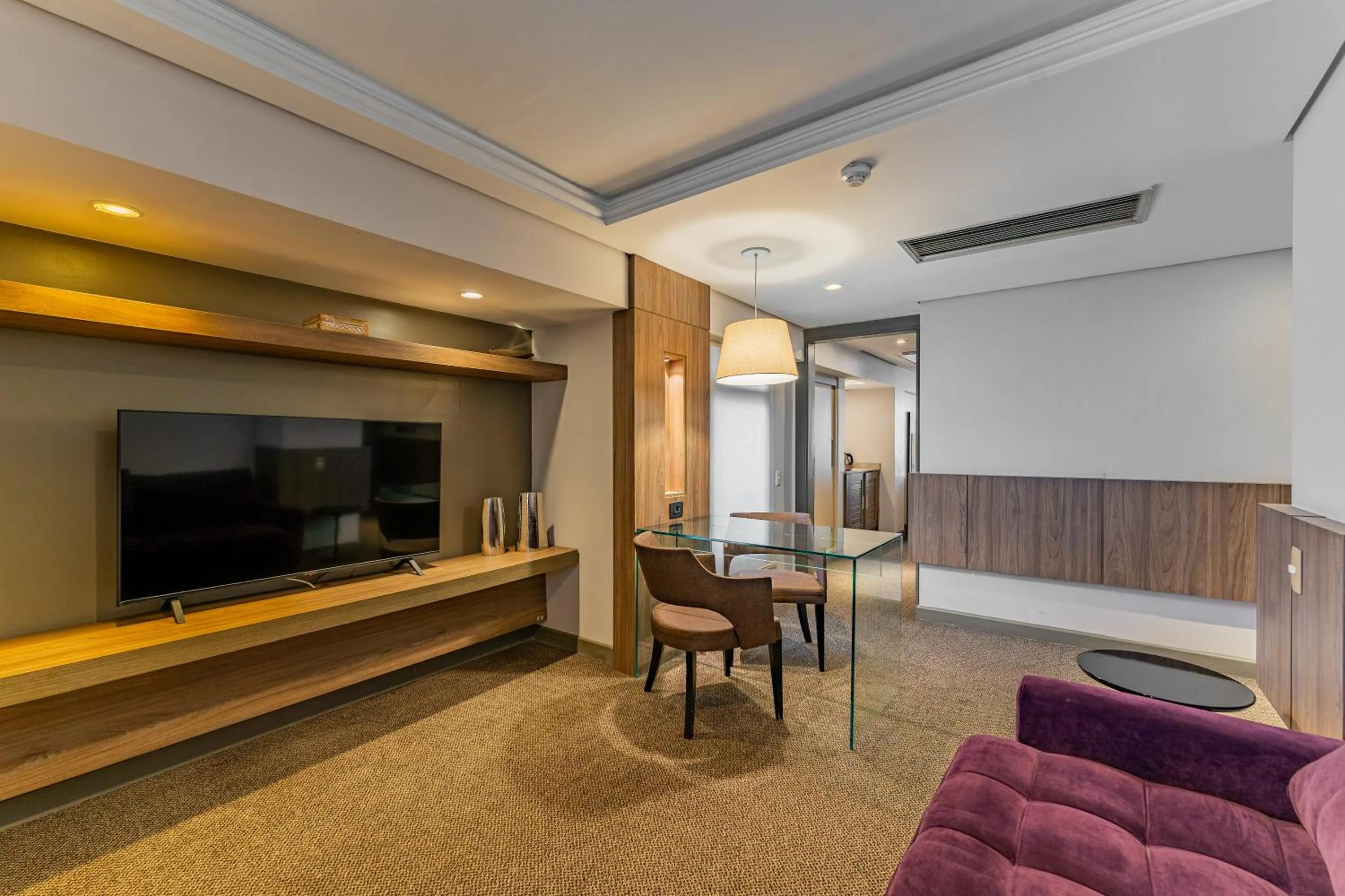 Communal lounge/ TV room in Grand Mercure Curitiba Rayon