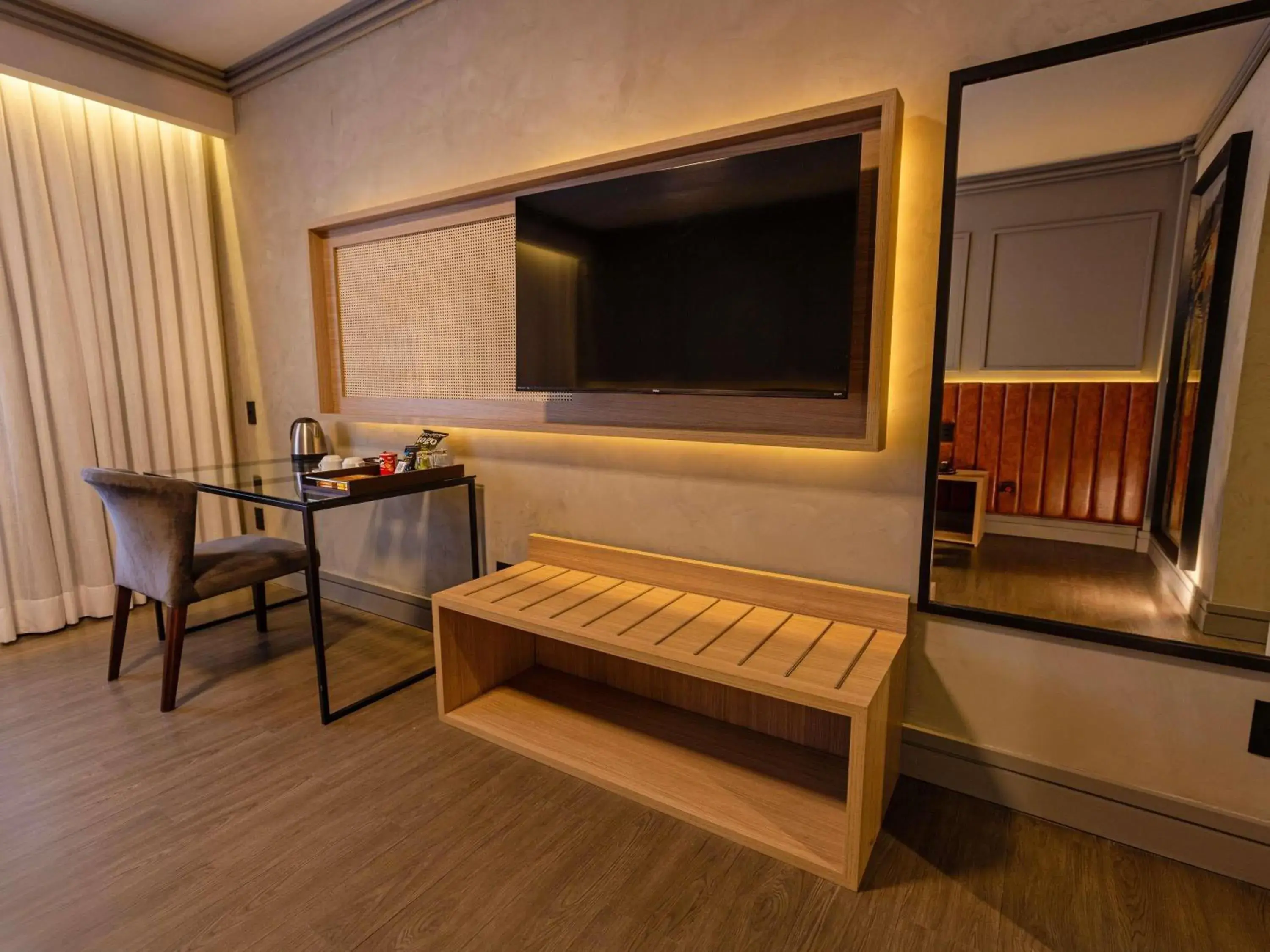 Adapted Premium Deluxe Double Room in Grand Mercure Curitiba Rayon Adapted Premium Deluxe Double Room in Grand Mercure Curitiba Rayon