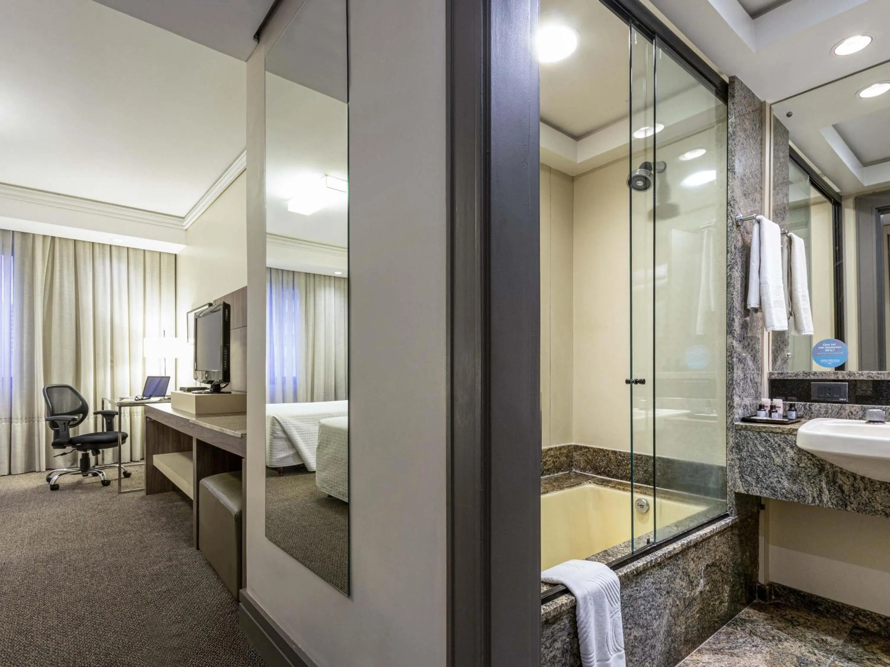 Bedroom, Bed in Grand Mercure Curitiba Rayon