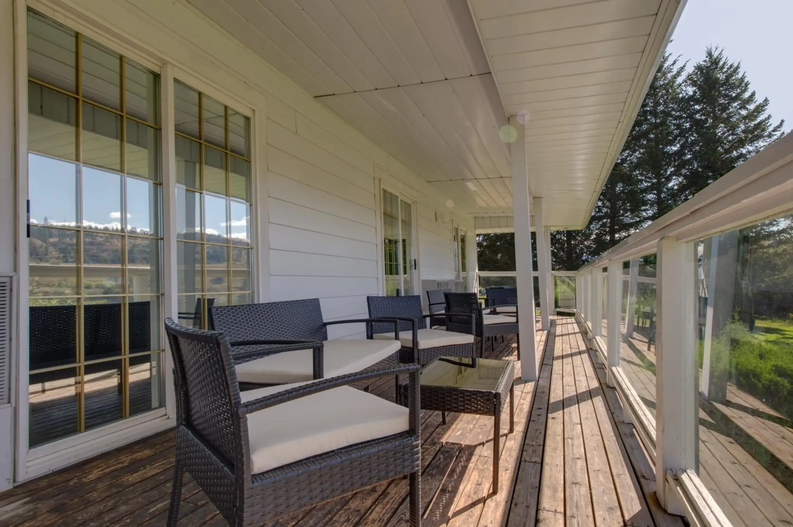 King Romance Room- River View in South Thompson Inn & Conference Centre King Romance Room- River View in South Thompson Inn & Conference Centre