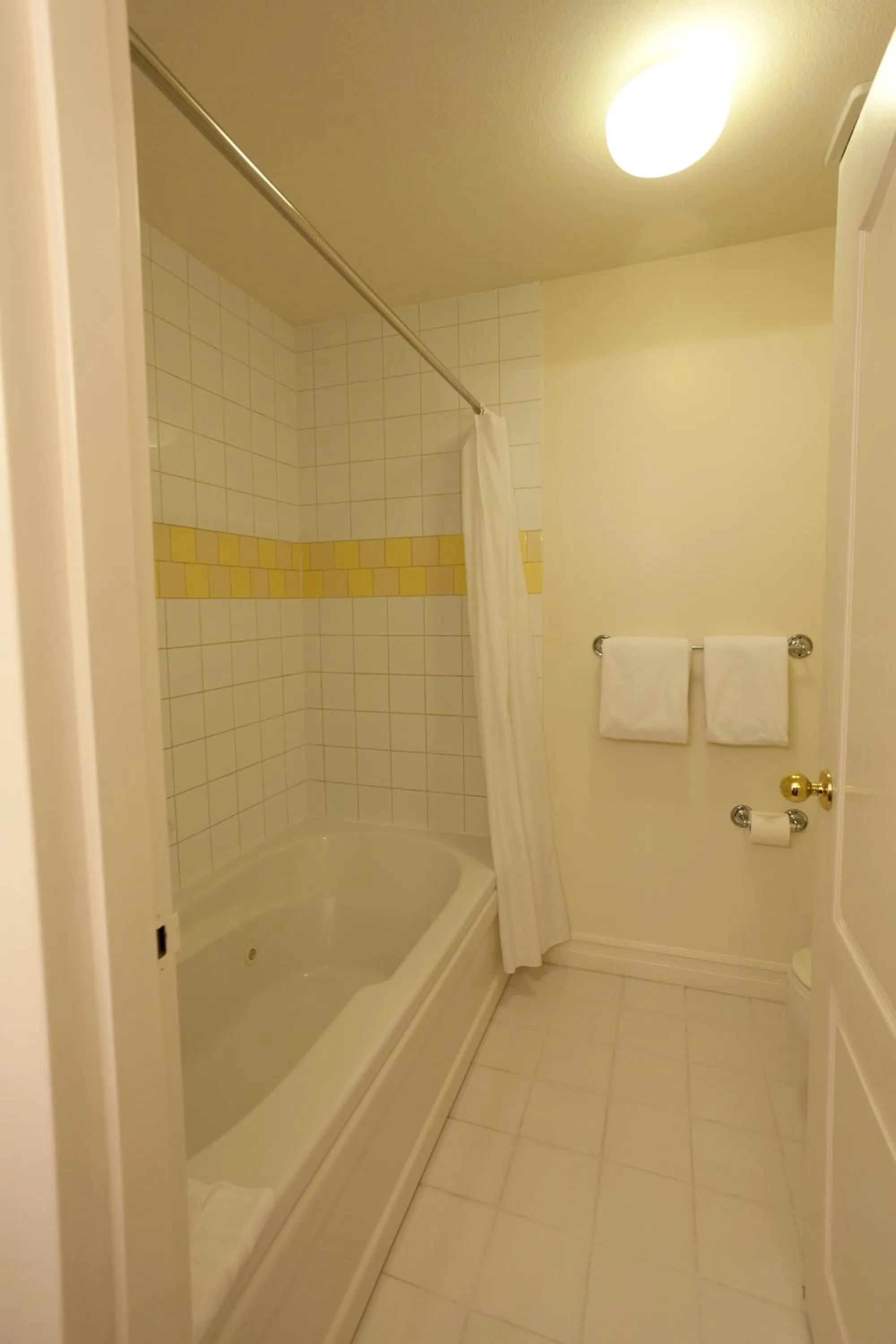 Shower in South Thompson Inn & Conference Centre