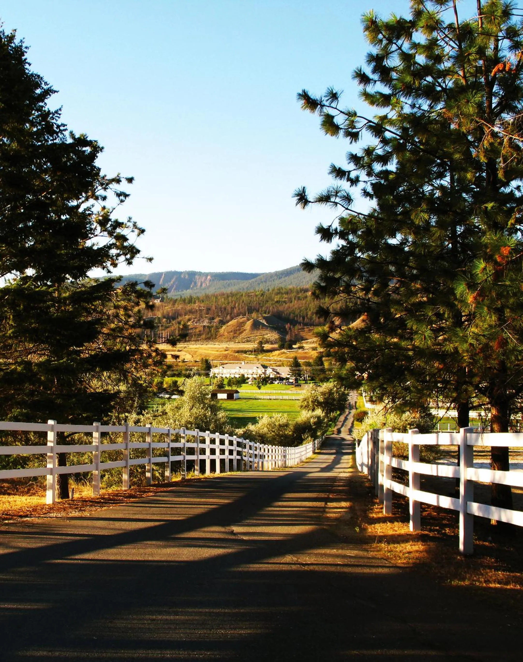 Facade/entrance in South Thompson Inn & Conference Centre