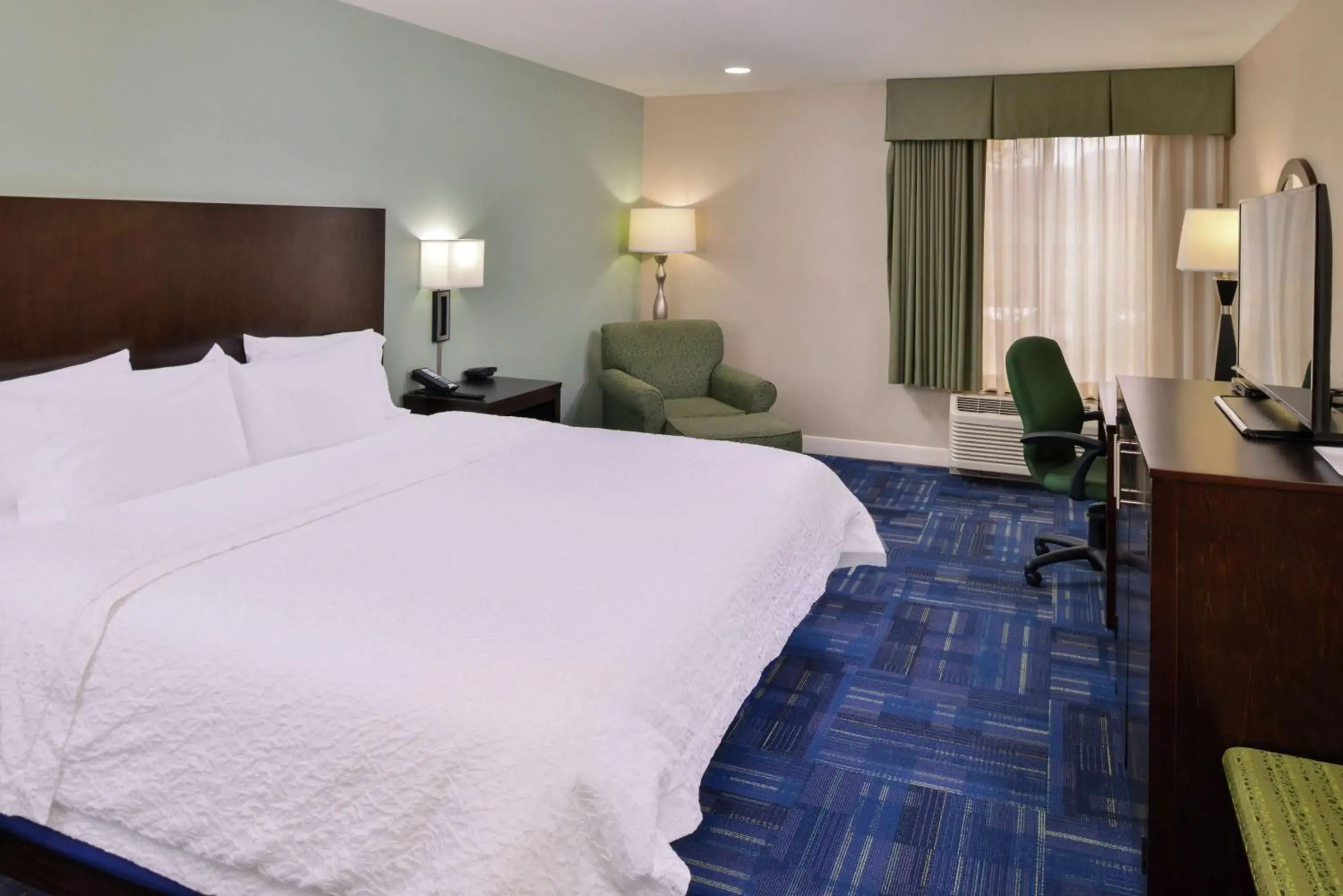 Bedroom, Bed in Hampton Inn Eugene Bedroom, Bed in Hampton Inn Eugene