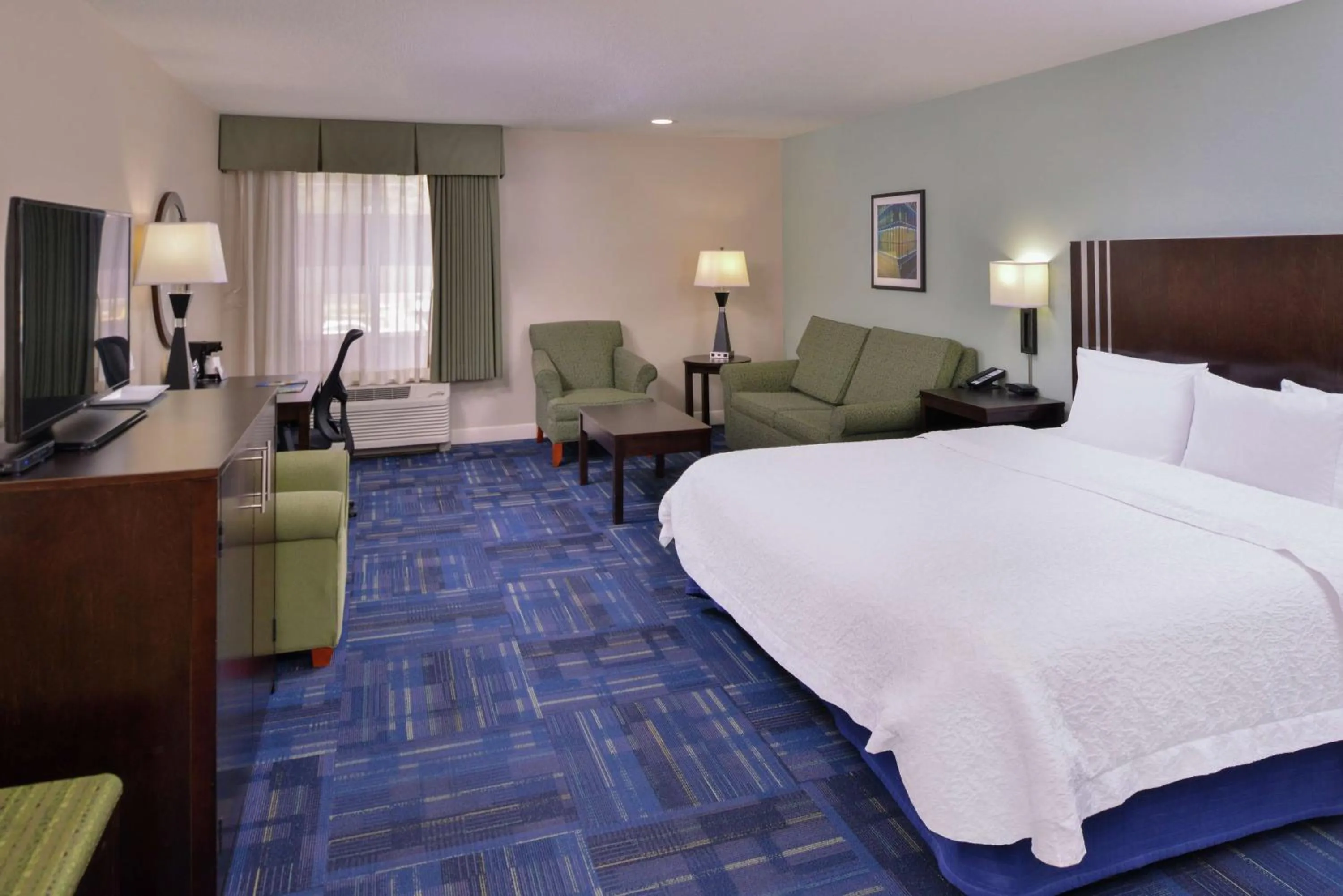 Bedroom, Bed in Hampton Inn Eugene