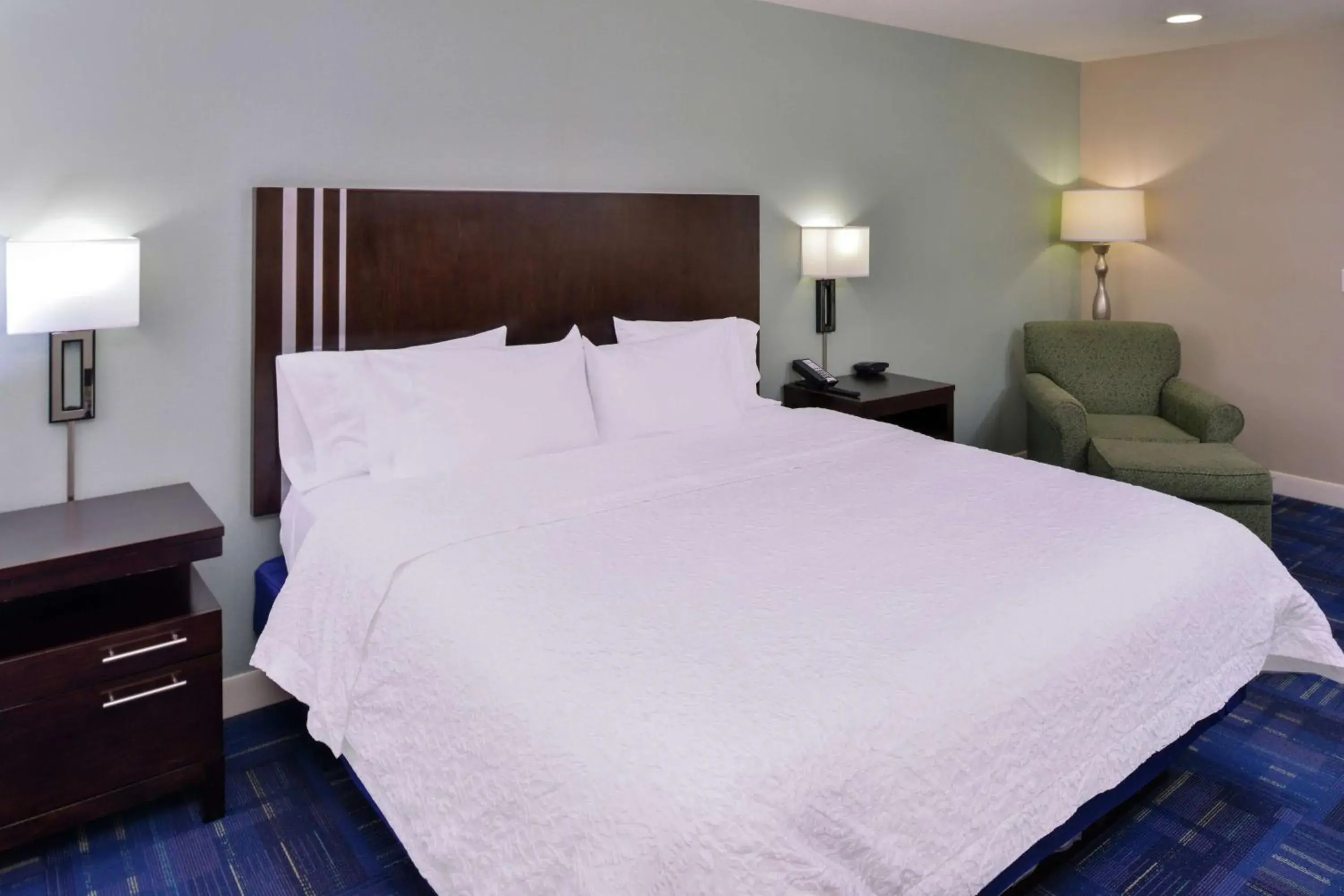 Bed in Hampton Inn Eugene Bed in Hampton Inn Eugene