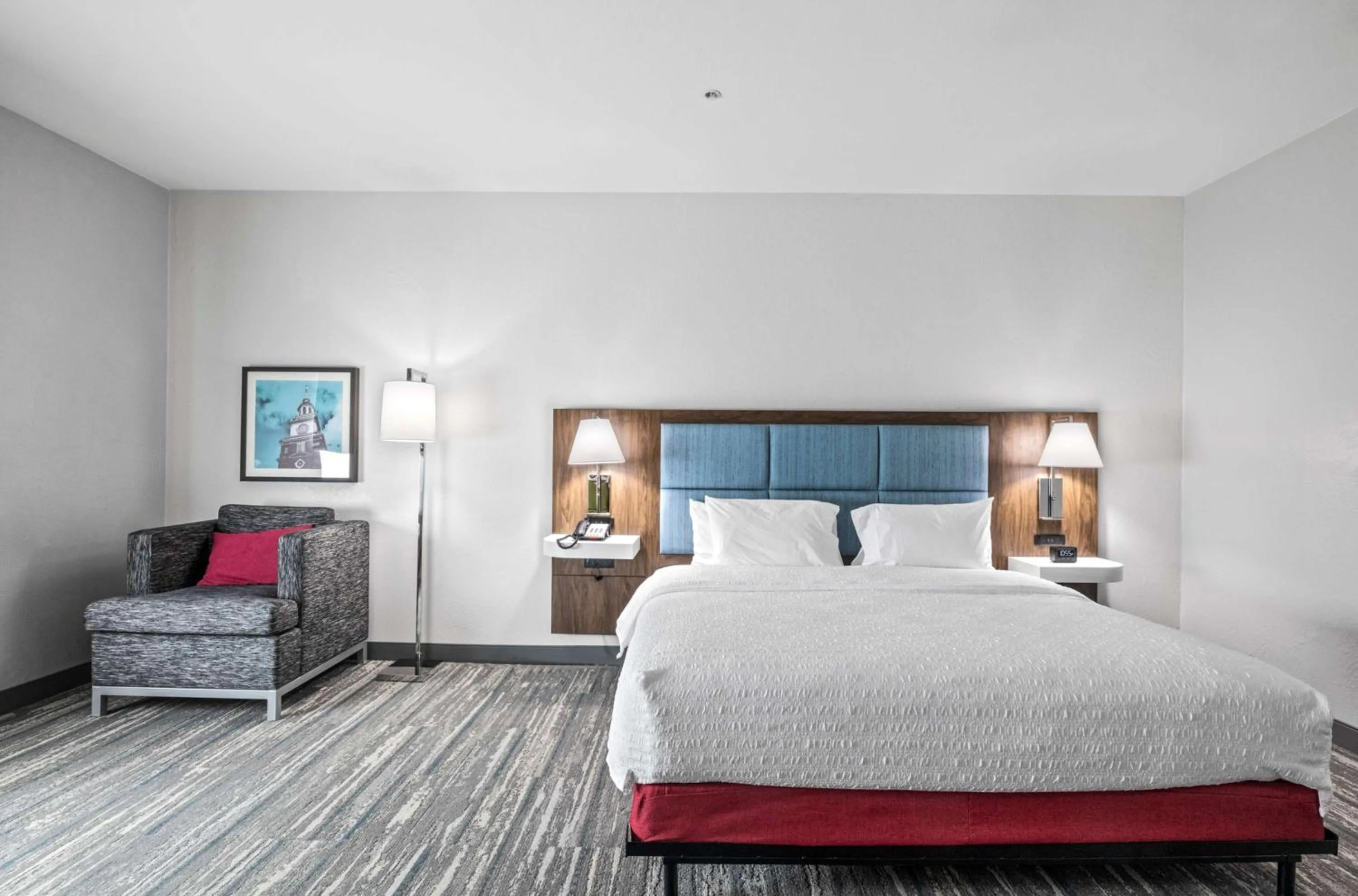 Bed in Hampton Inn & Suites Mount Pleasant