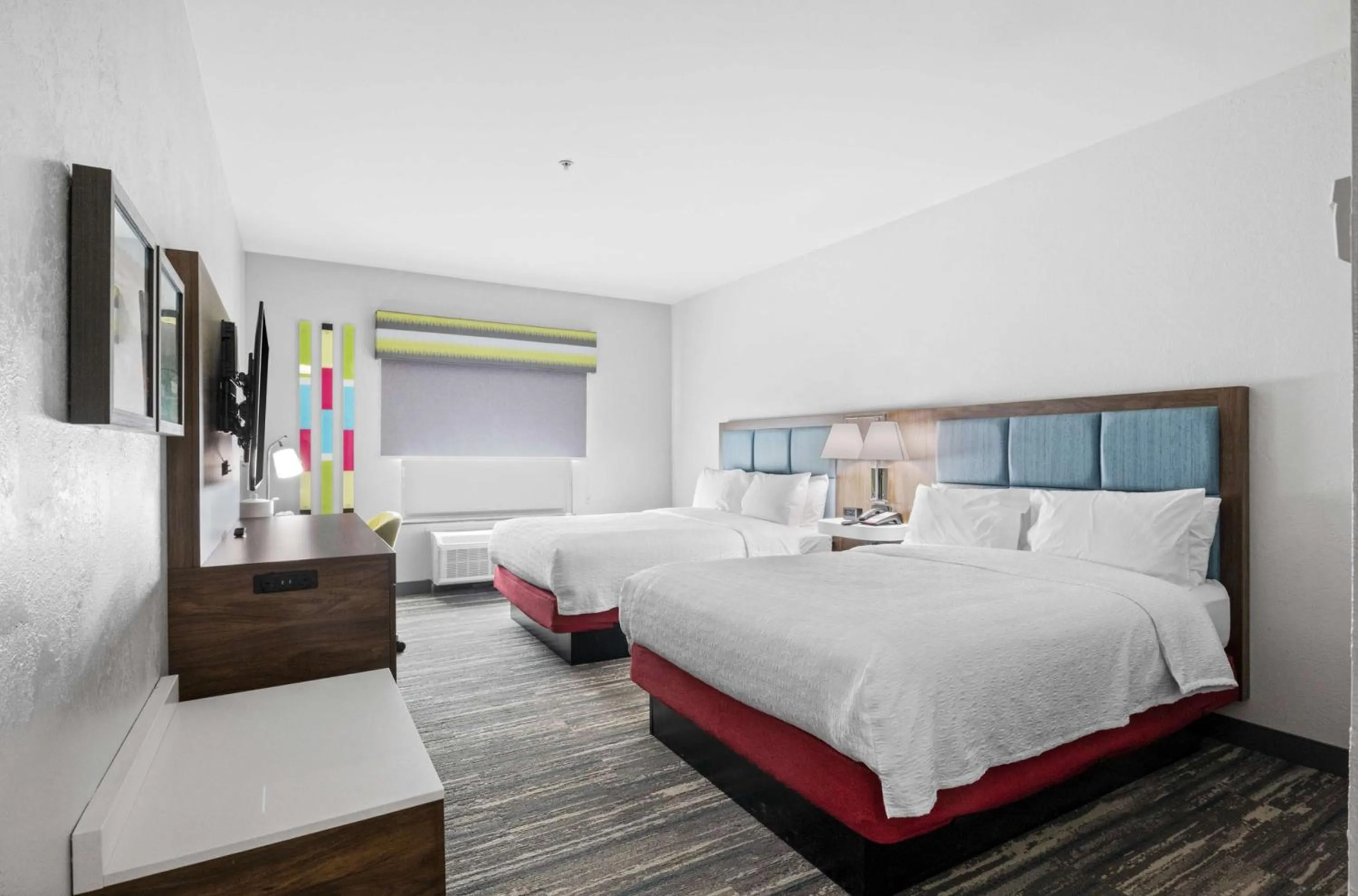 Bed in Hampton Inn & Suites Mount Pleasant