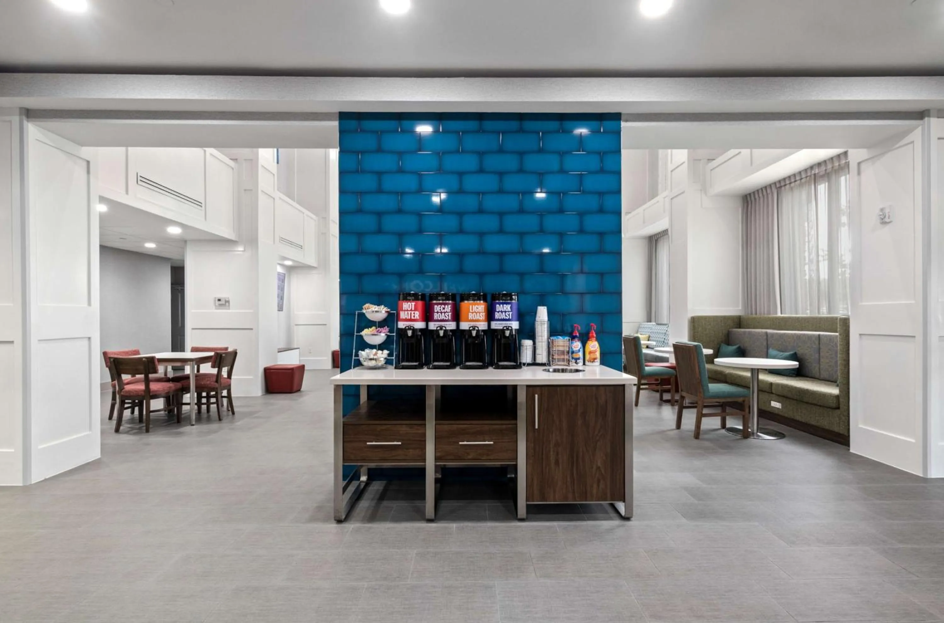 Breakfast in Hampton Inn & Suites Mount Pleasant