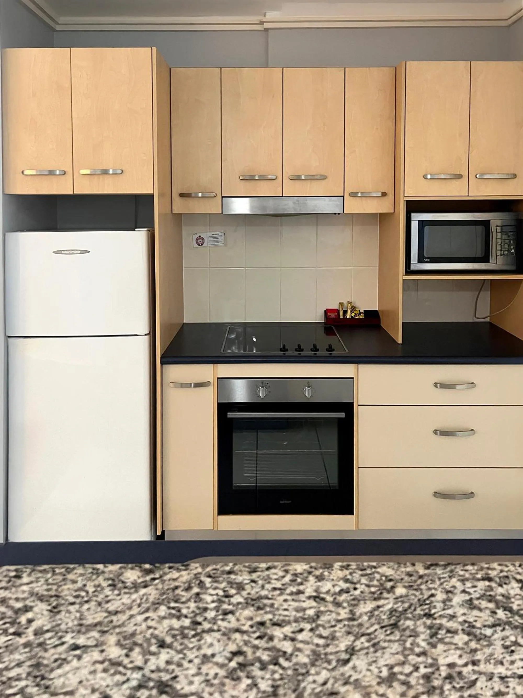 Kitchen or kitchenette in Caloundra Central Apartment Hotel Official