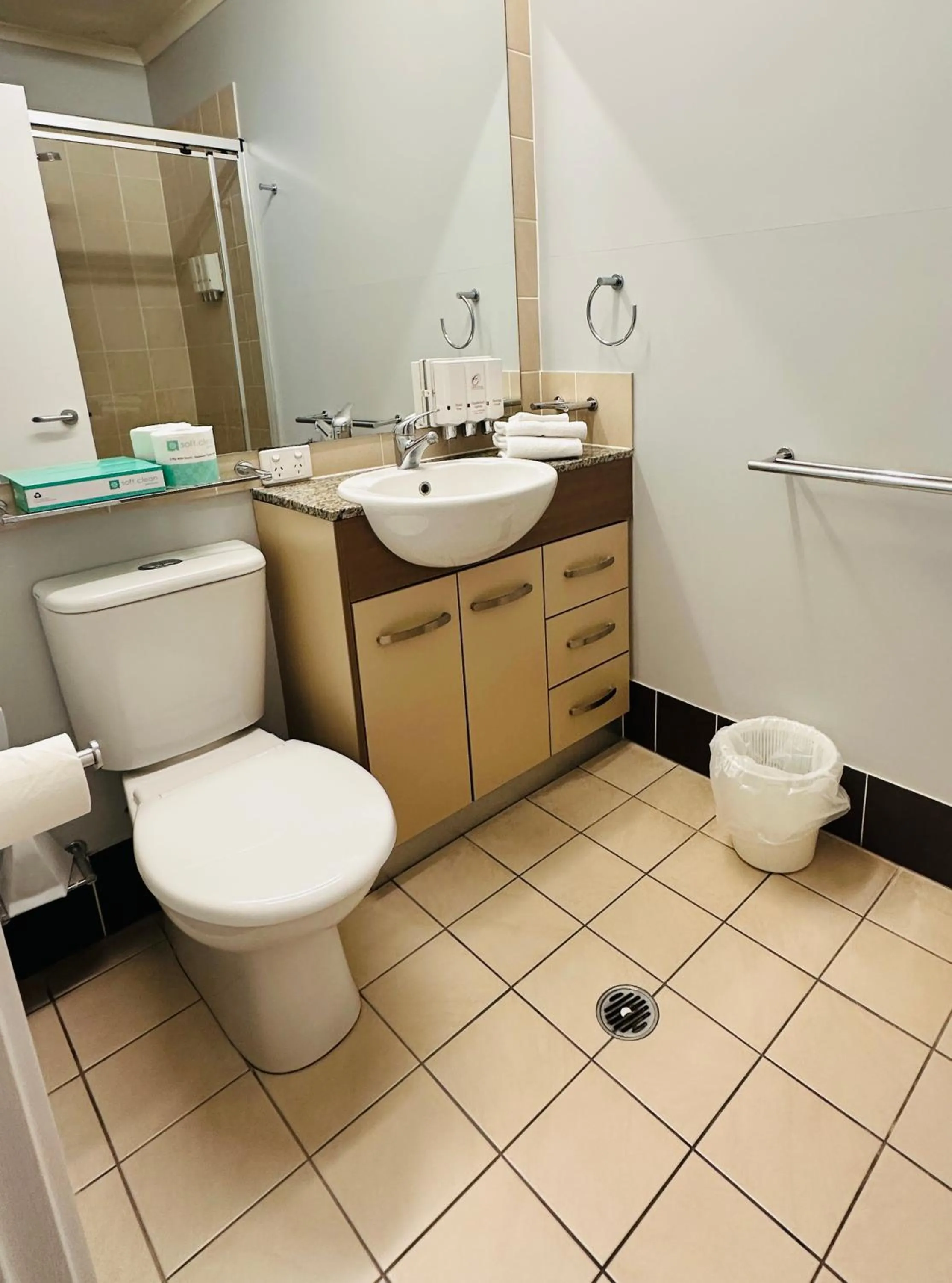 Toilet in Caloundra Central Apartment Hotel Official