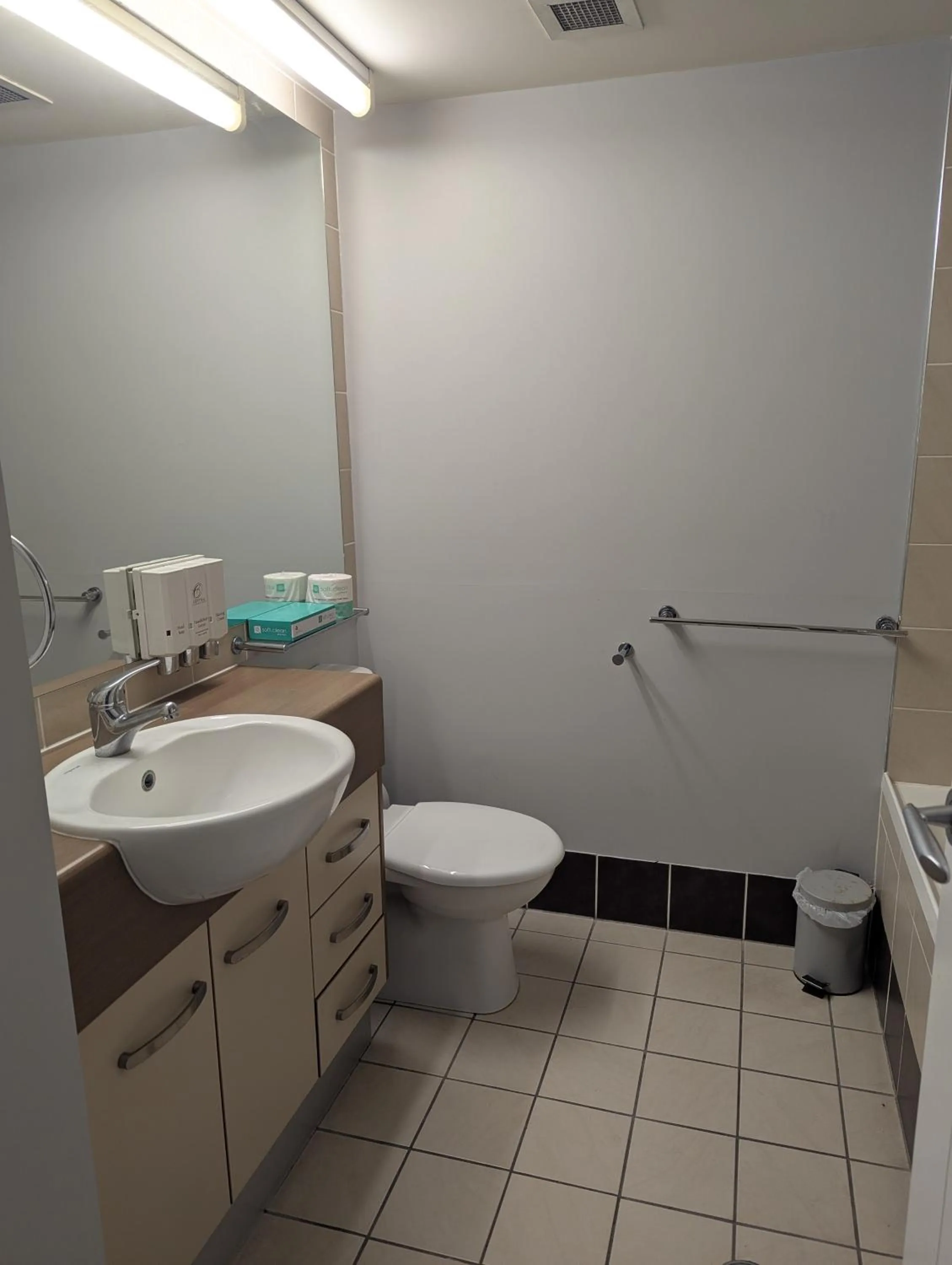 Toilet in Caloundra Central Apartment Hotel Official