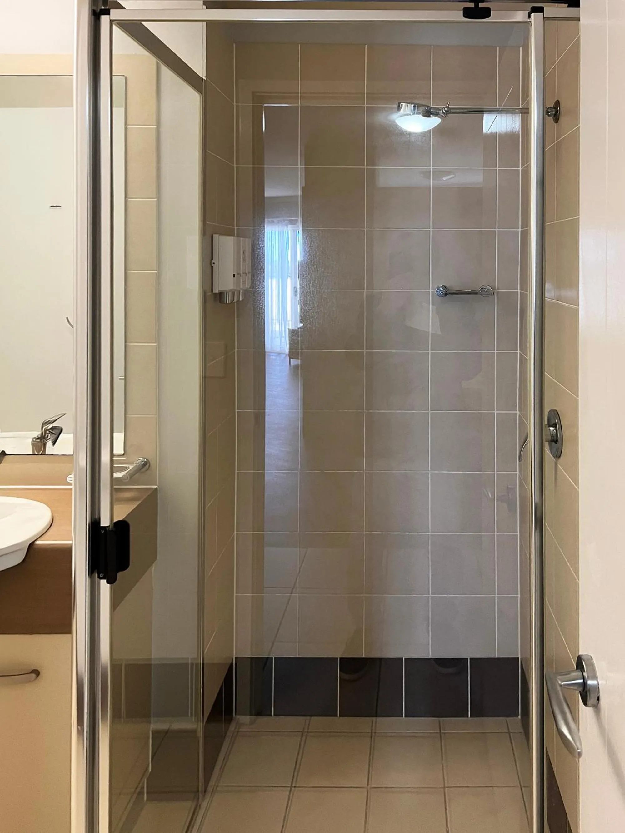 Shower in Caloundra Central Apartment Hotel Official