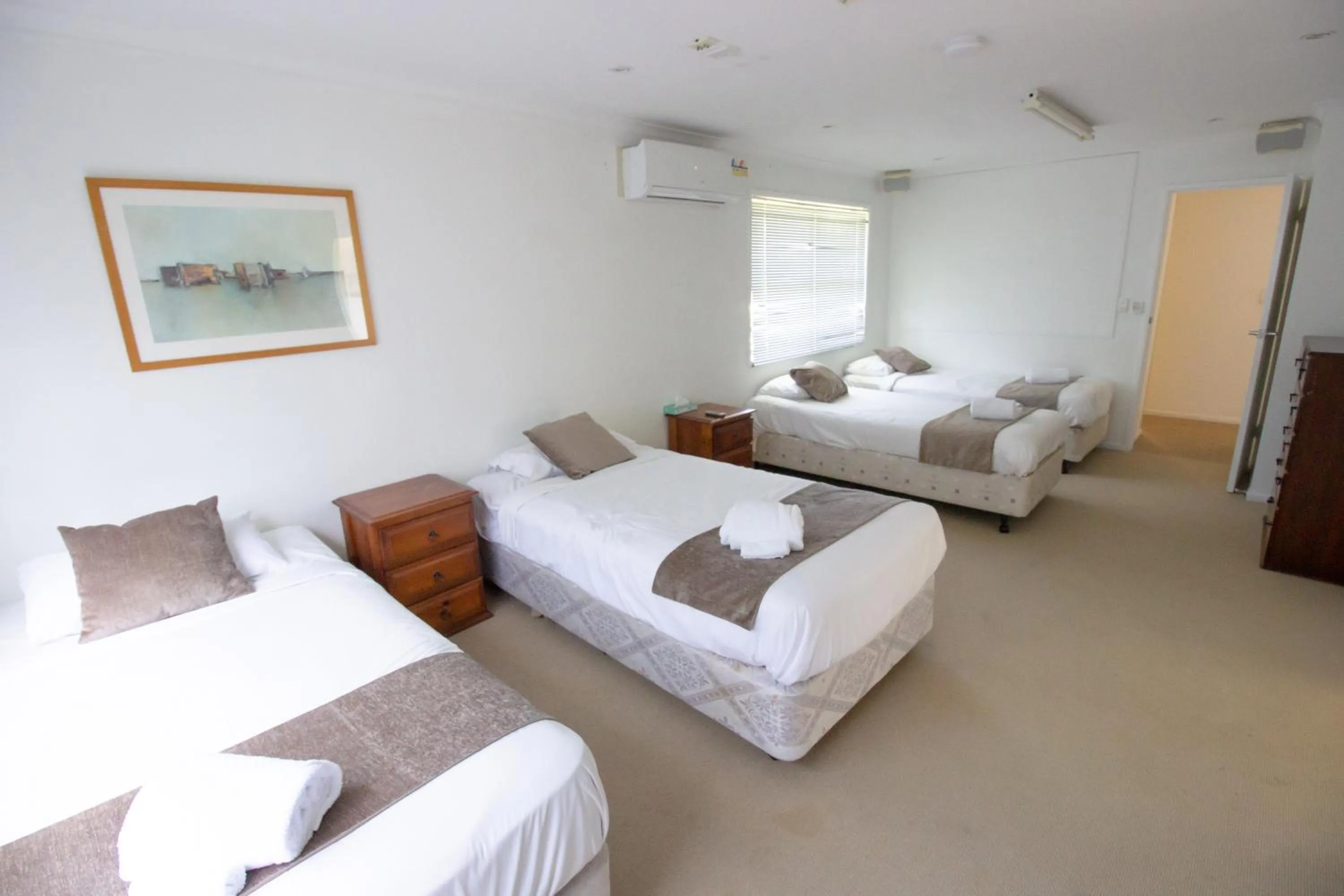 Bed in Caloundra Central Apartment Hotel Official