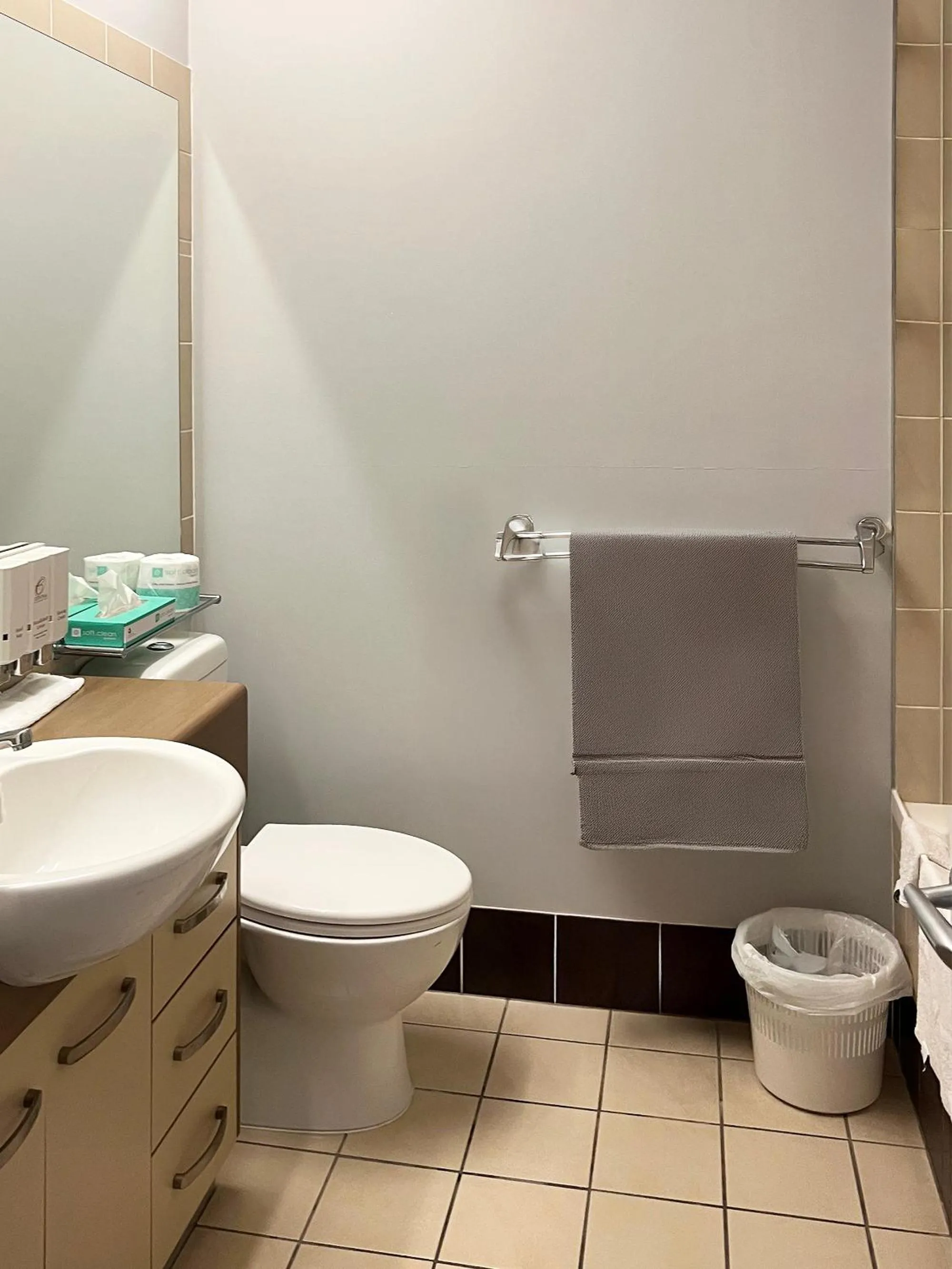 Toilet in Caloundra Central Apartment Hotel Official