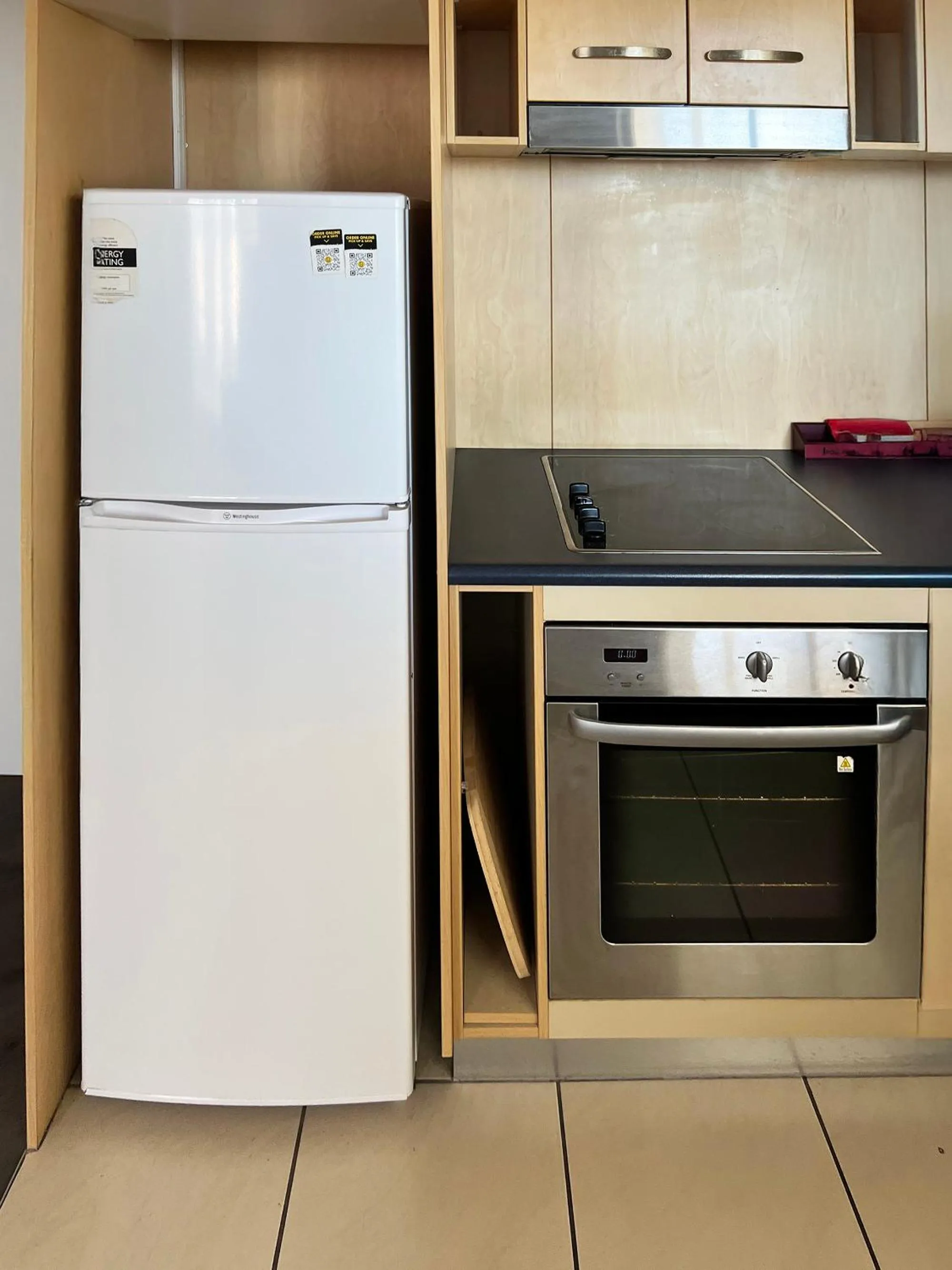 Kitchen or kitchenette in Caloundra Central Apartment Hotel Official
