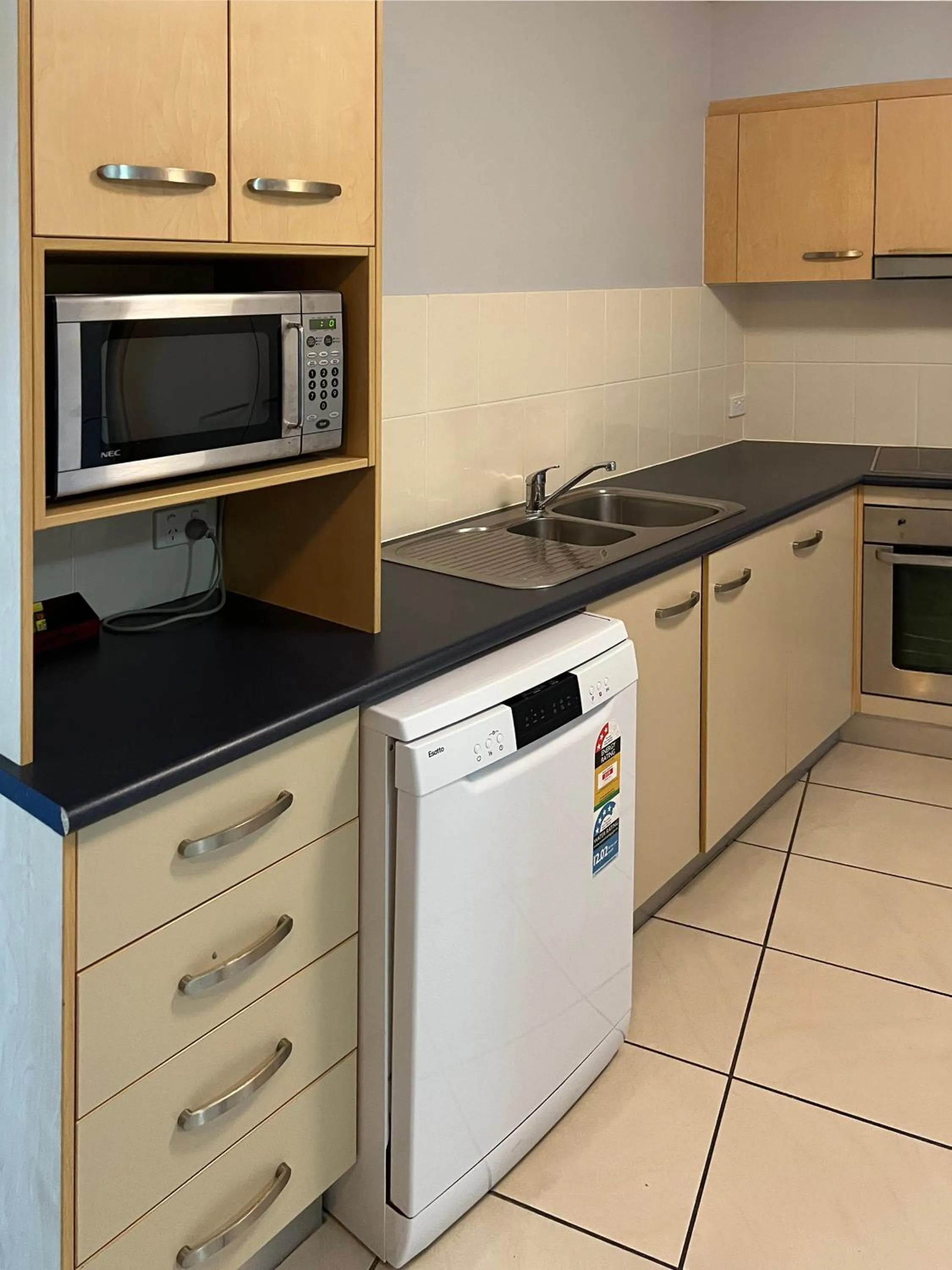 Kitchen or kitchenette in Caloundra Central Apartment Hotel Official