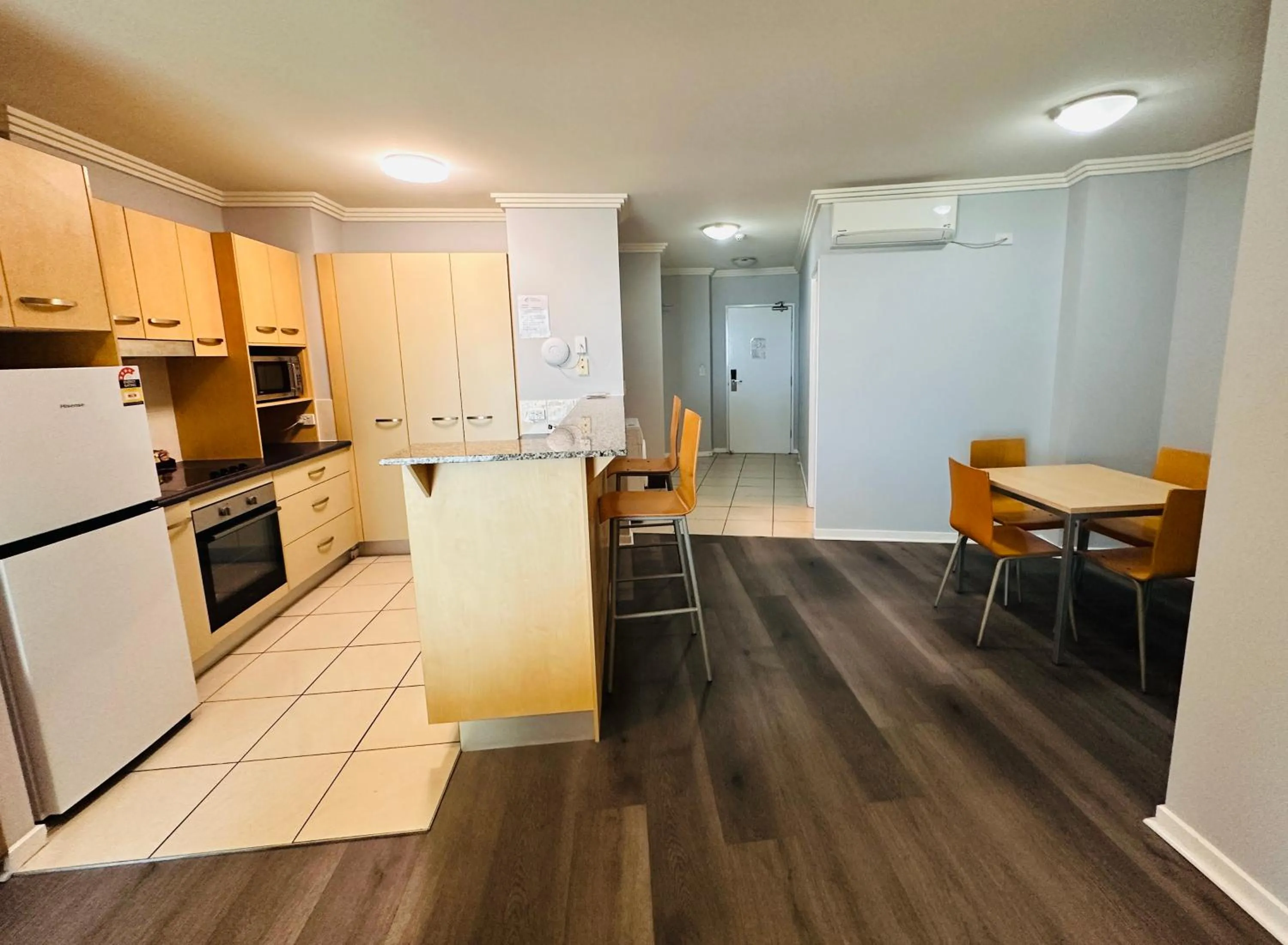 Kitchen or kitchenette in Caloundra Central Apartment Hotel Official
