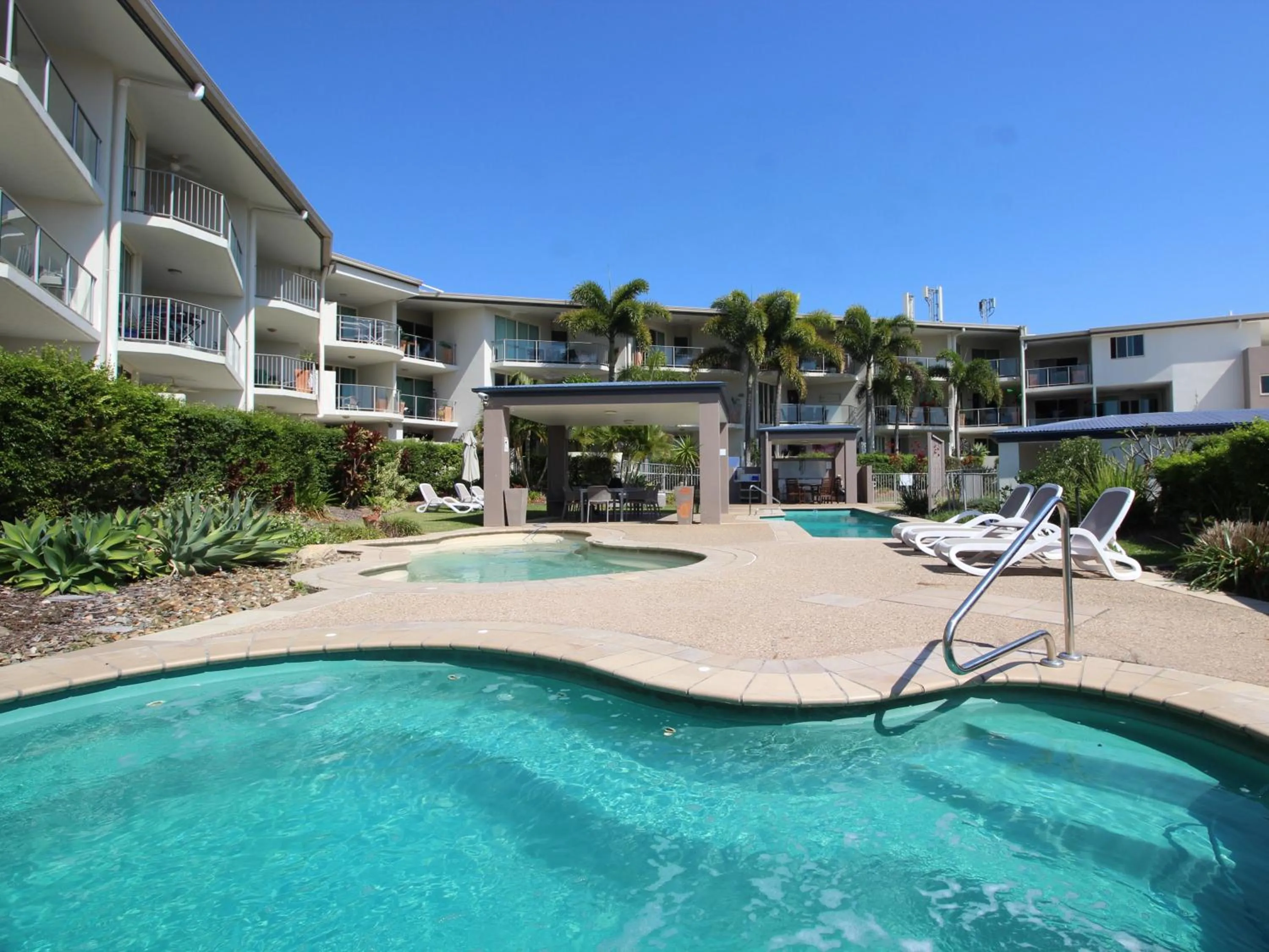 Swimming pool in Caloundra Central Apartment Hotel Official
