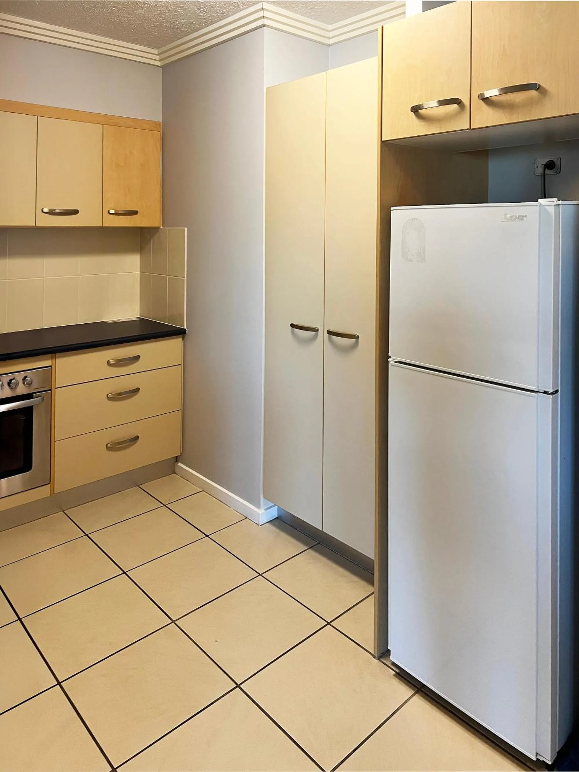 Kitchen or kitchenette in Caloundra Central Apartment Hotel Official