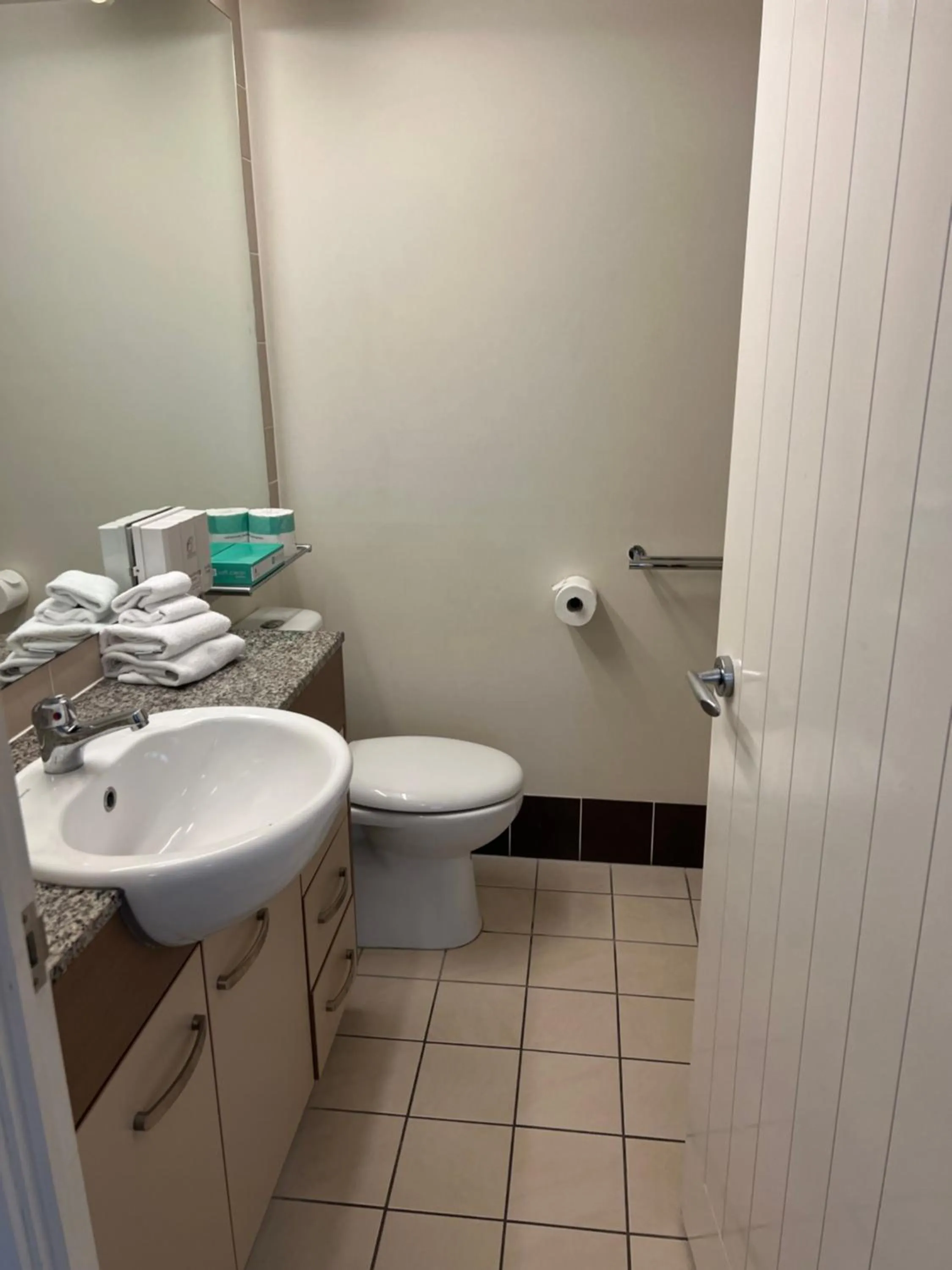 Bathroom in Caloundra Central Apartment Hotel Official