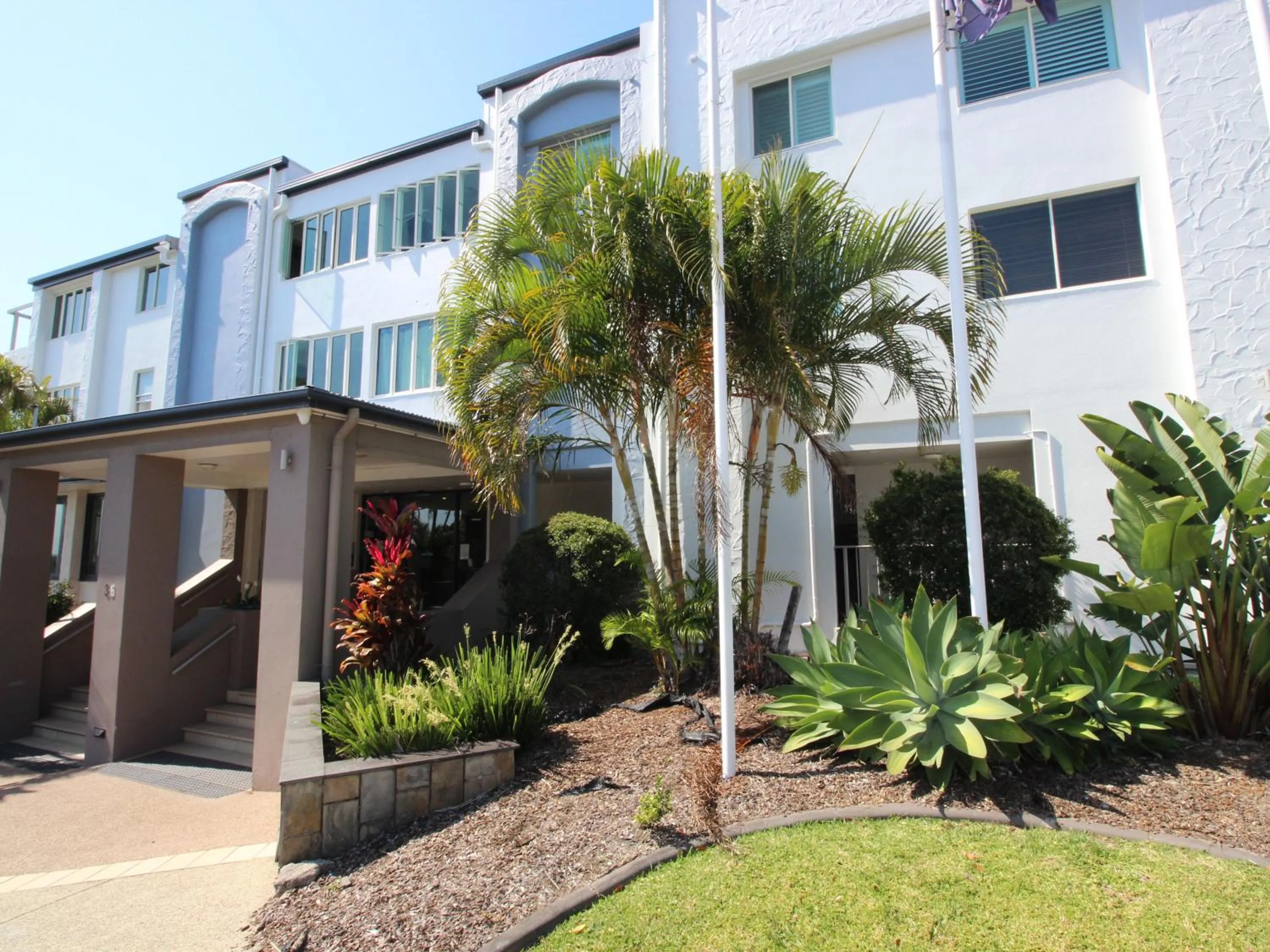 Property building in Caloundra Central Apartment Hotel Official