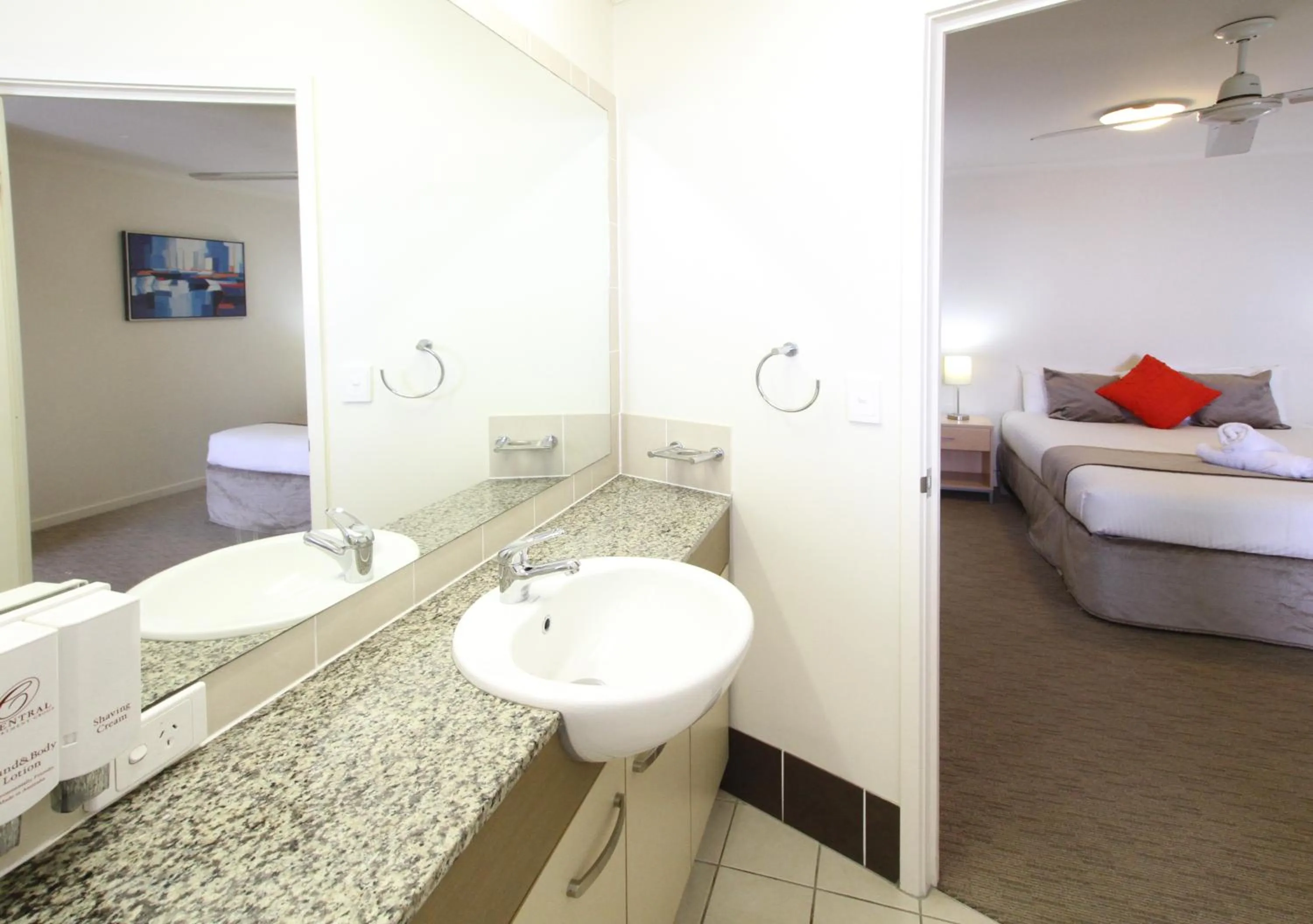 Bathroom, Bed in Caloundra Central Apartment Hotel Official