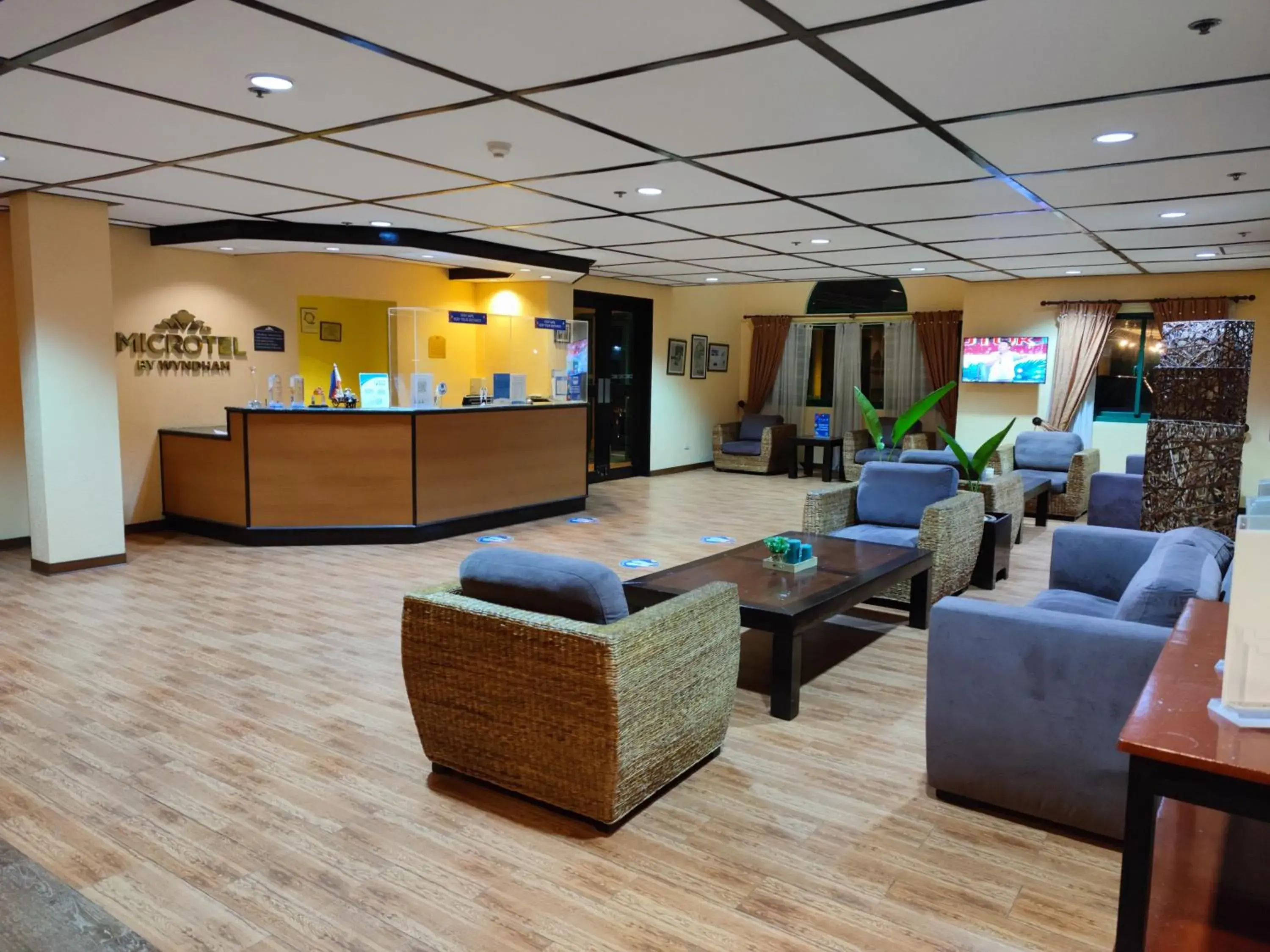 Lobby or reception in Microtel by Wyndham Cabanatuan Lobby or reception in Microtel by Wyndham Cabanatuan