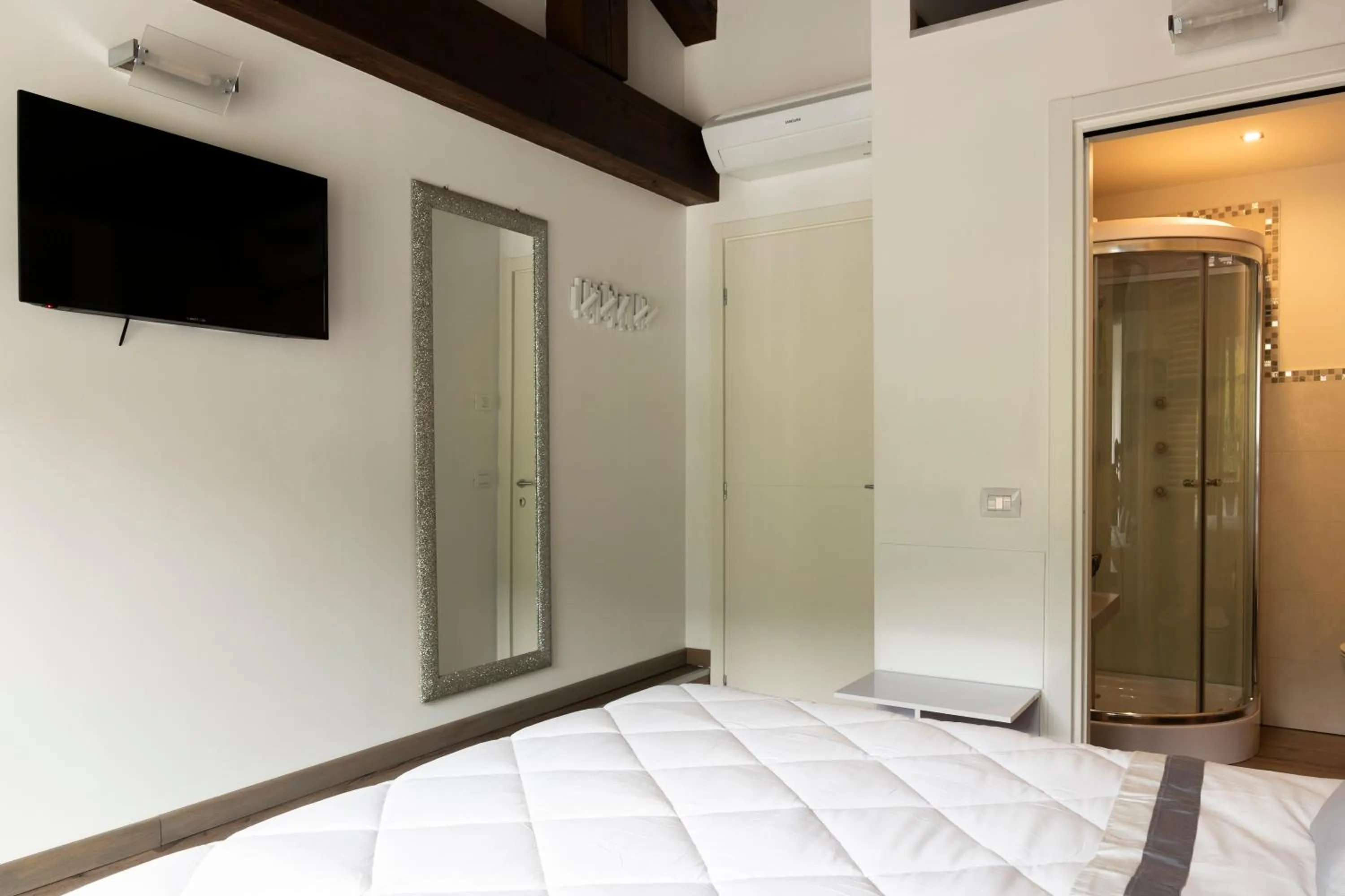 Bedroom, Bed in La terrazza sulle vigne B&B