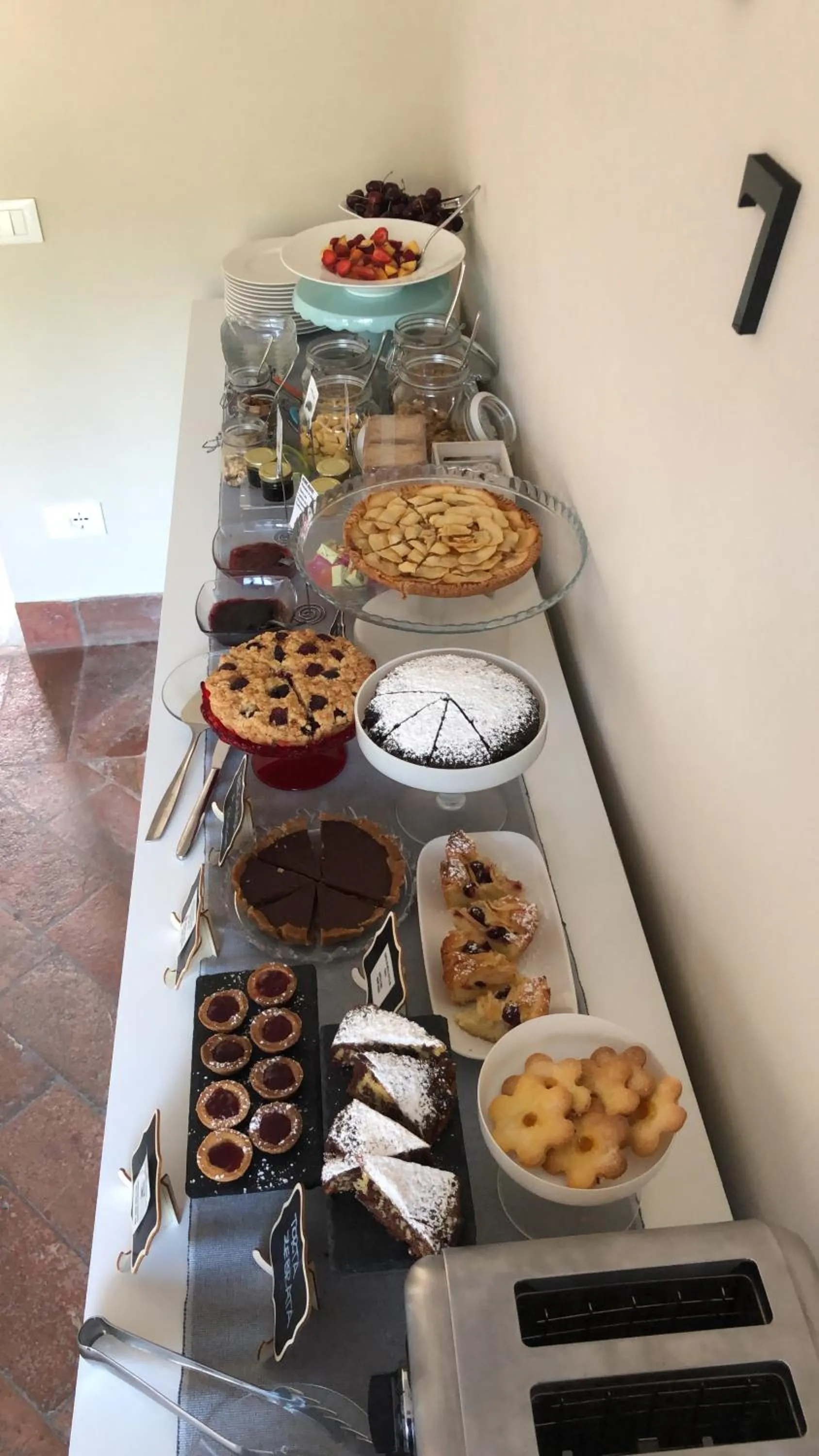 Continental breakfast in La terrazza sulle vigne B&B
