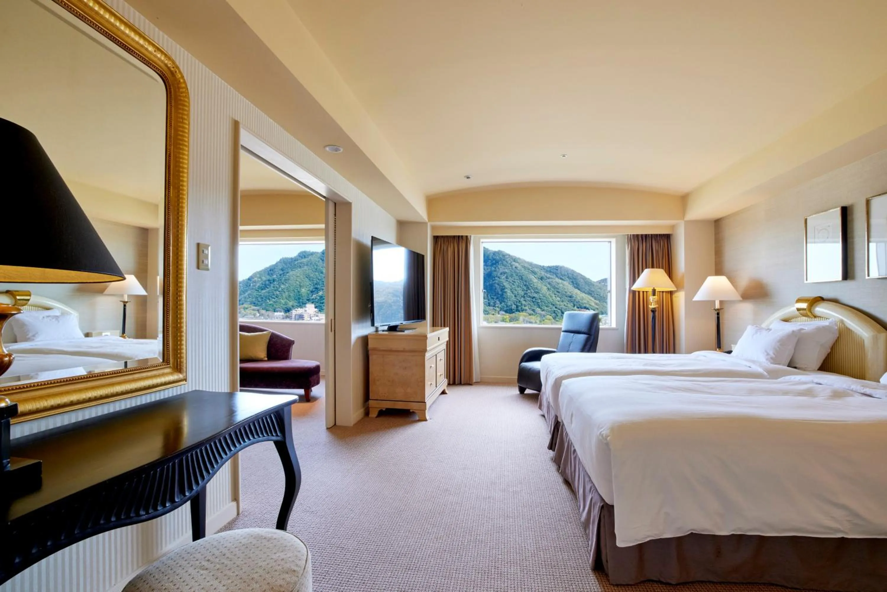 Bedroom, Bed in Miyako Hotel Gifu Nagaragawa