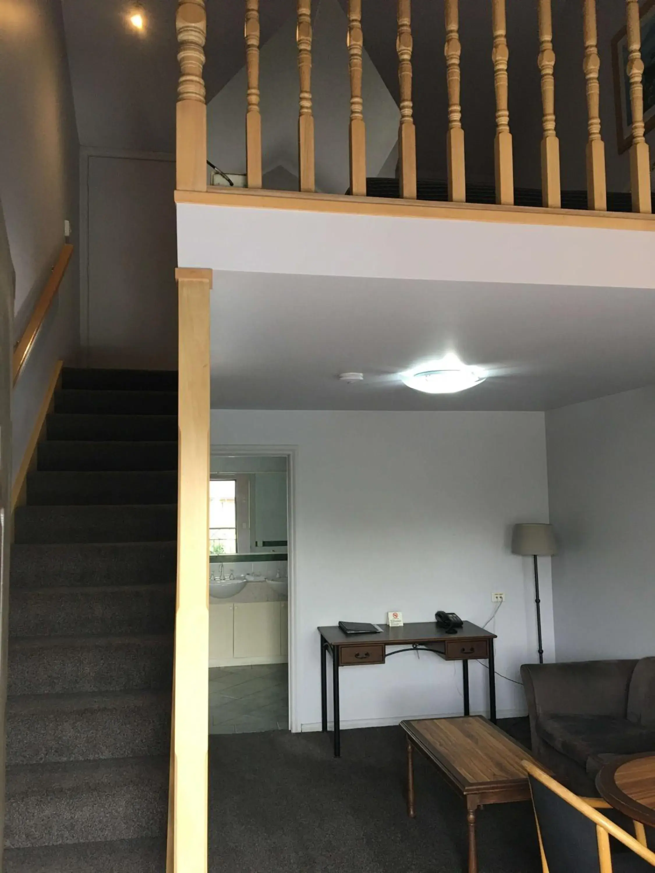 Living room in Best Western Plus The Tudor Box Hill Living room in Best Western Plus The Tudor Box Hill