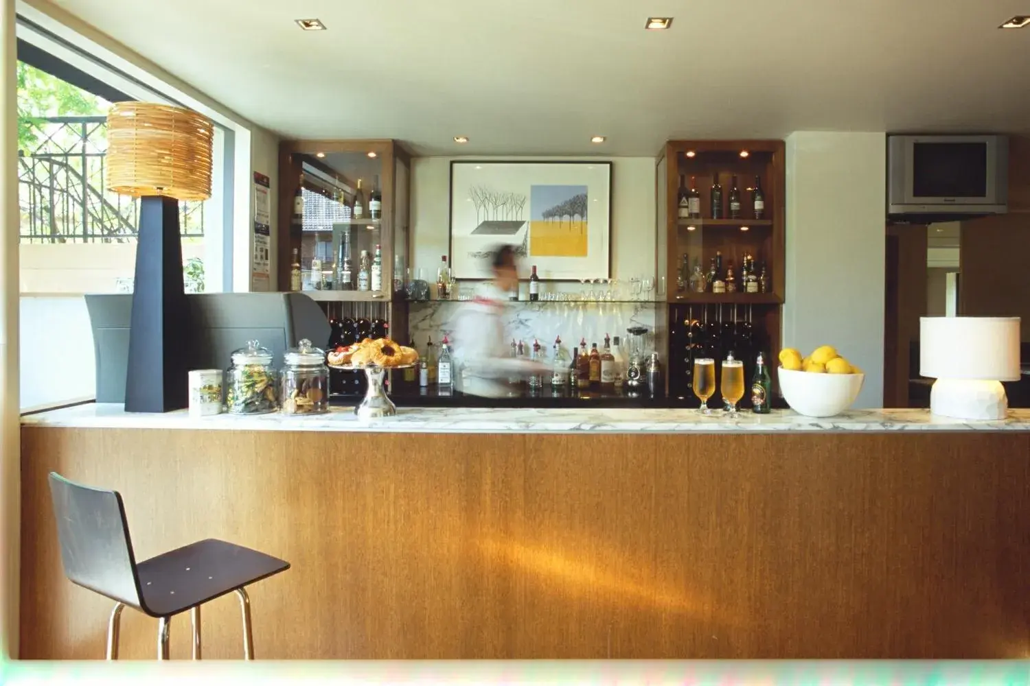 Lounge or bar in Best Western Plus The Tudor Box Hill Lounge or bar in Best Western Plus The Tudor Box Hill