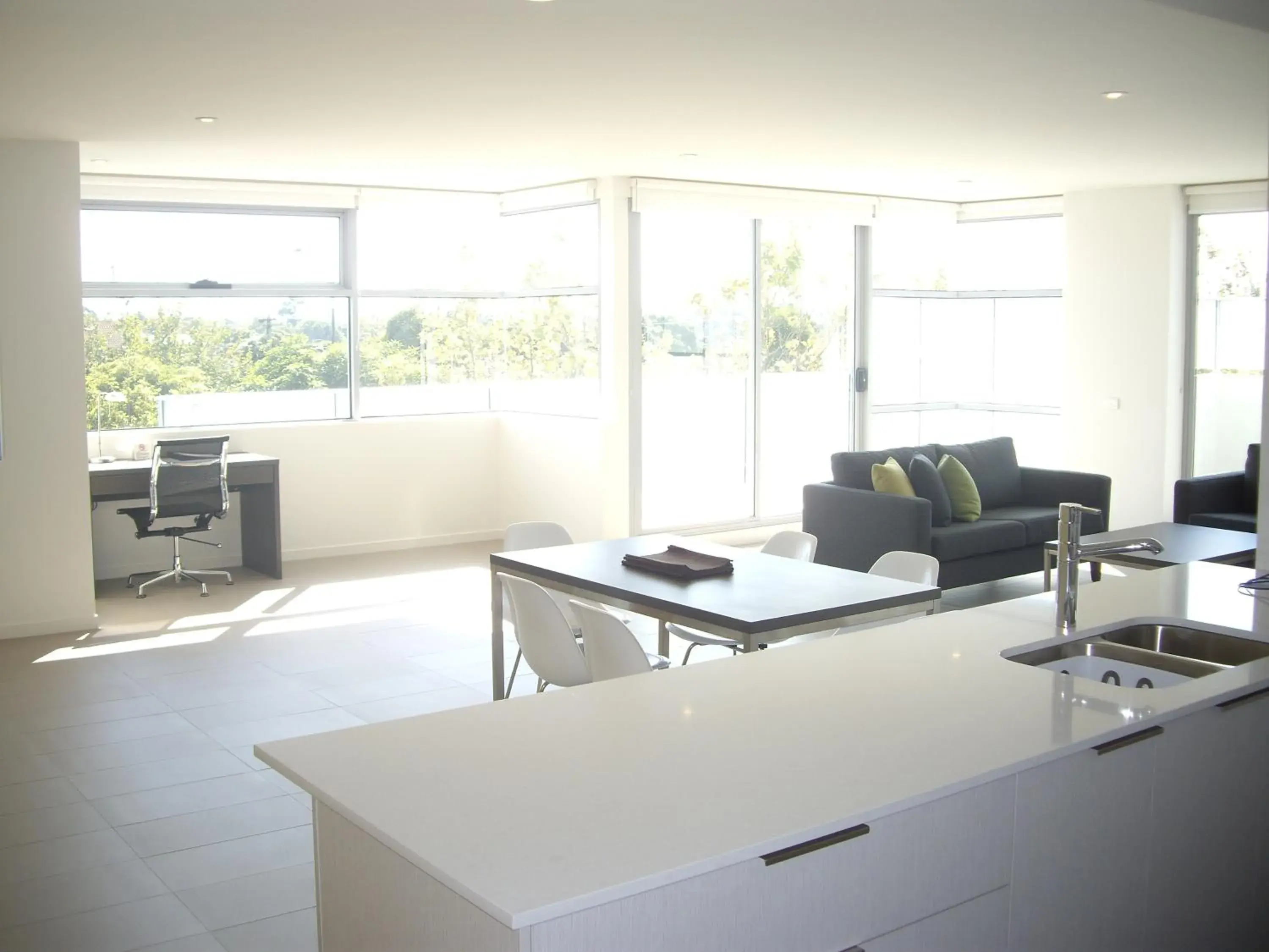 Living room in Best Western Plus The Tudor Box Hill Living room in Best Western Plus The Tudor Box Hill