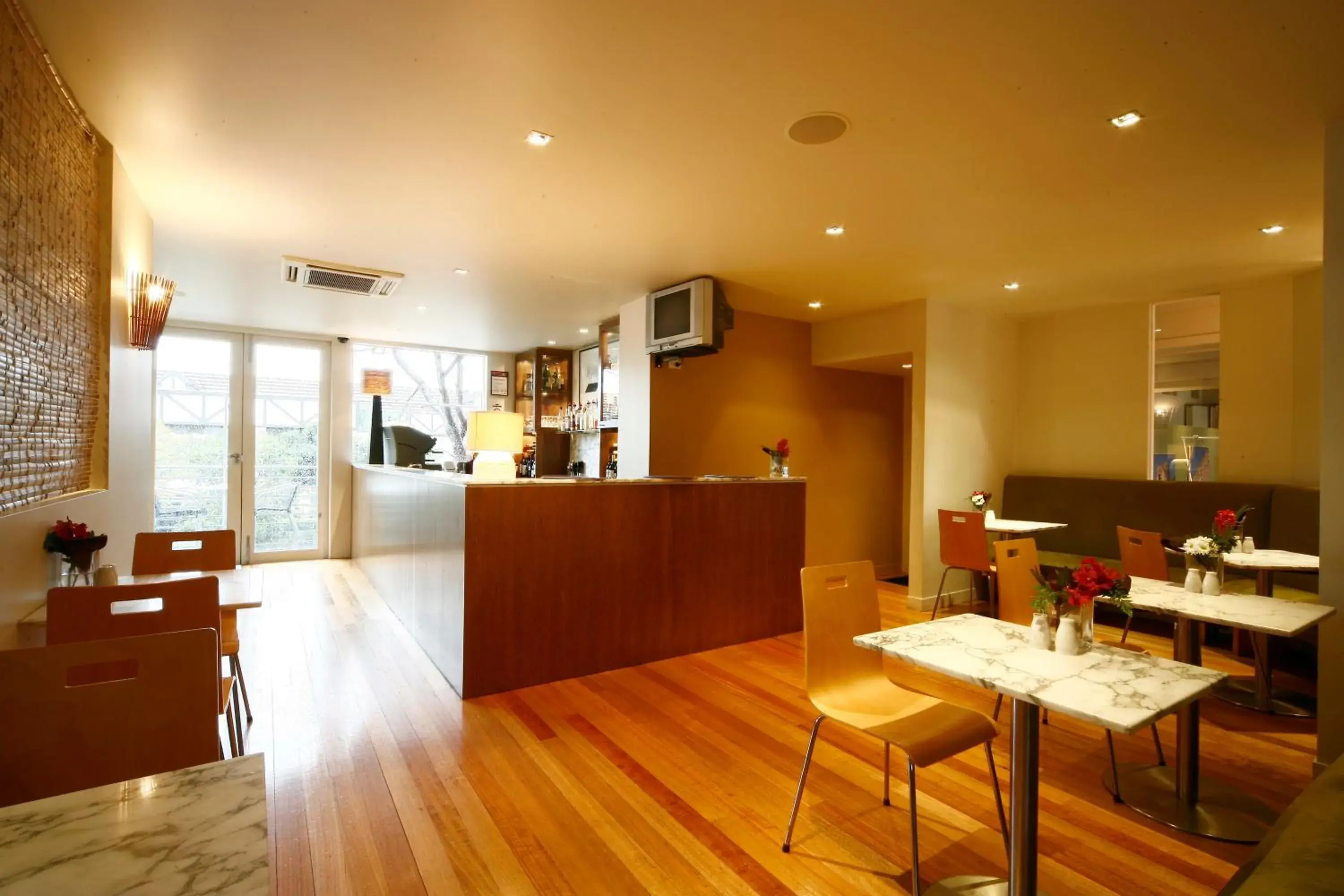 Restaurant/places to eat in Best Western Plus The Tudor Box Hill Restaurant/places to eat in Best Western Plus The Tudor Box Hill