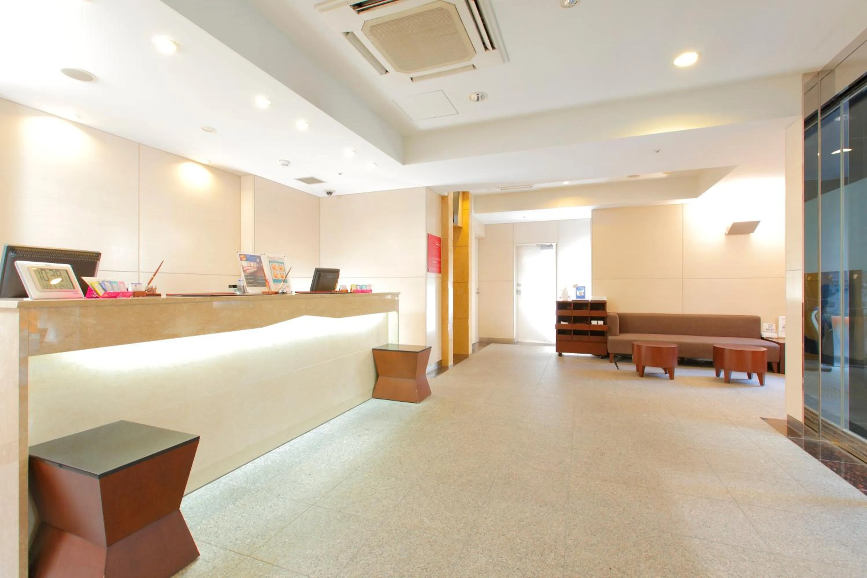 Lobby or reception in HOTEL MYSTAYS Kamata