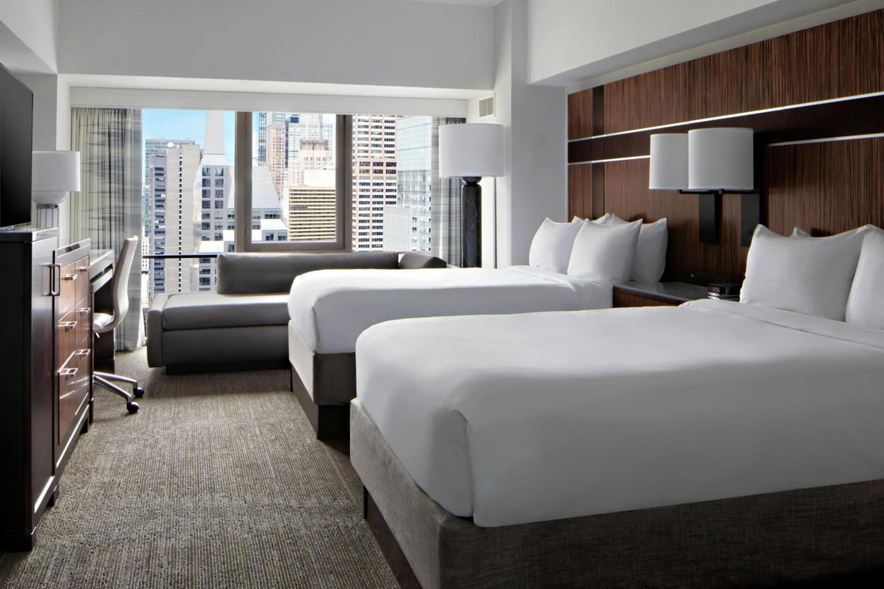 Photo of the whole room, Bed in New York Marriott Marquis