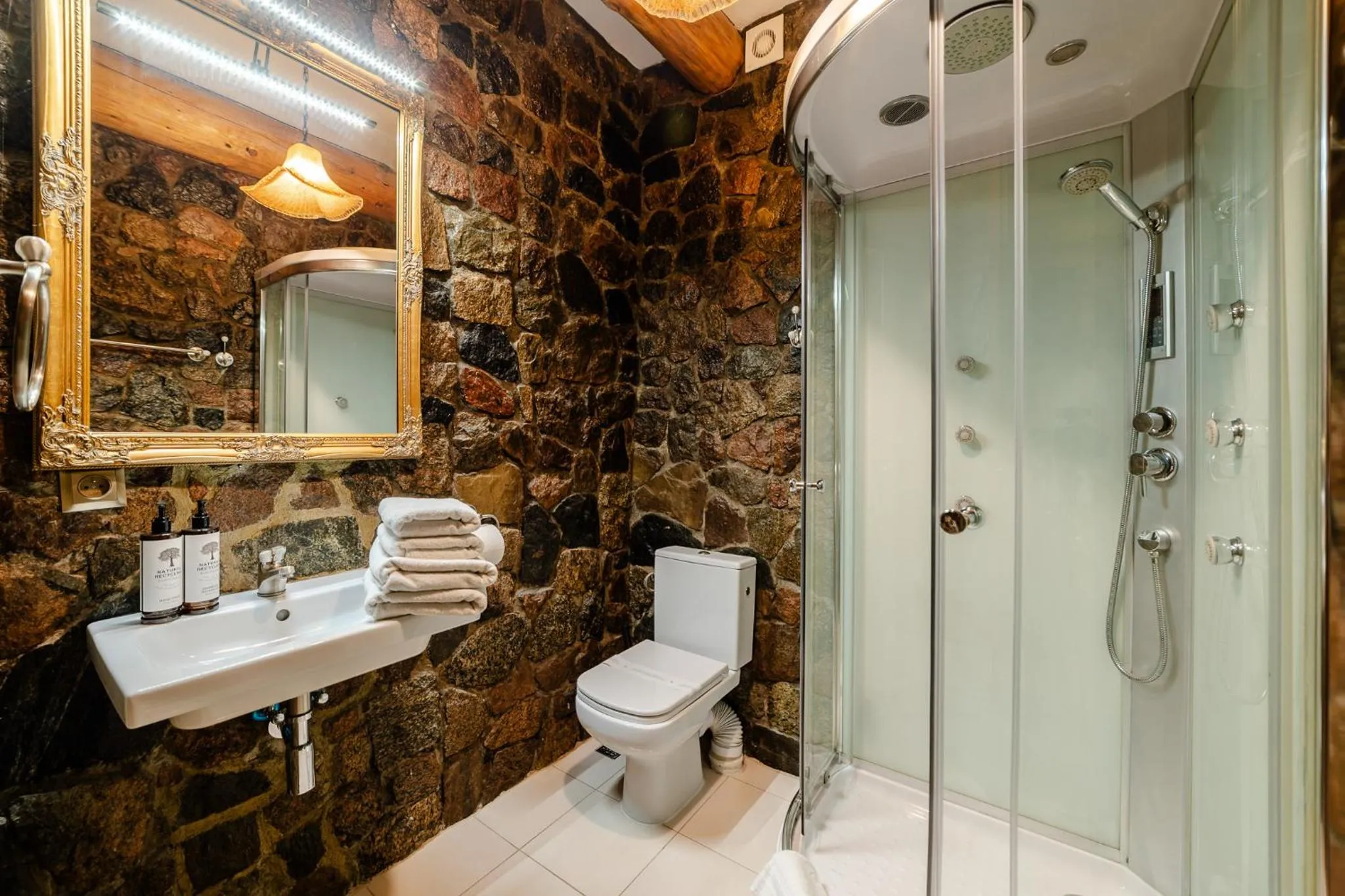 Shower in RetroHouse - wypoczynek dla dorosłych, B&B