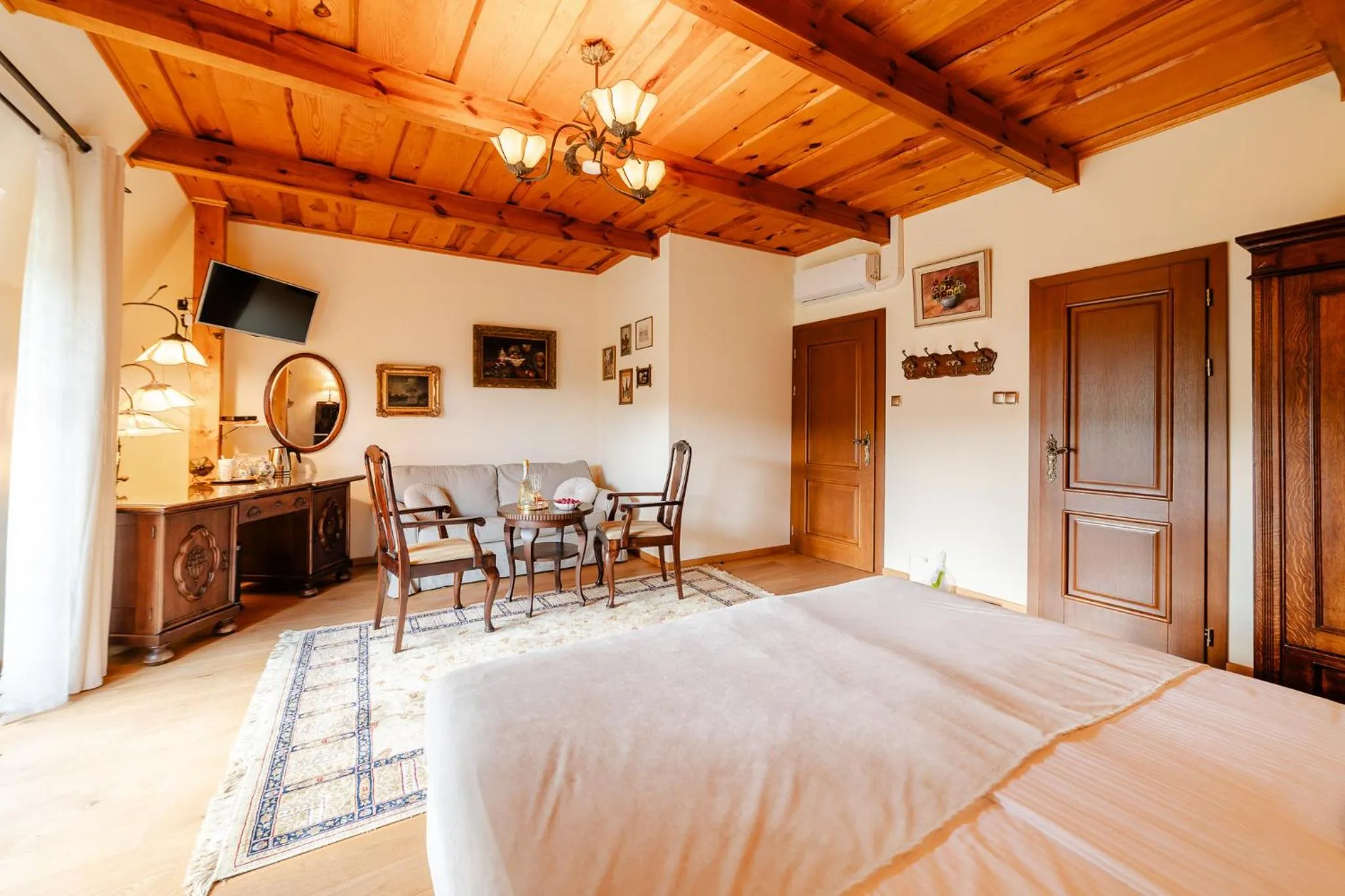 TV and multimedia, Bed in RetroHouse - wypoczynek dla dorosłych, B&B